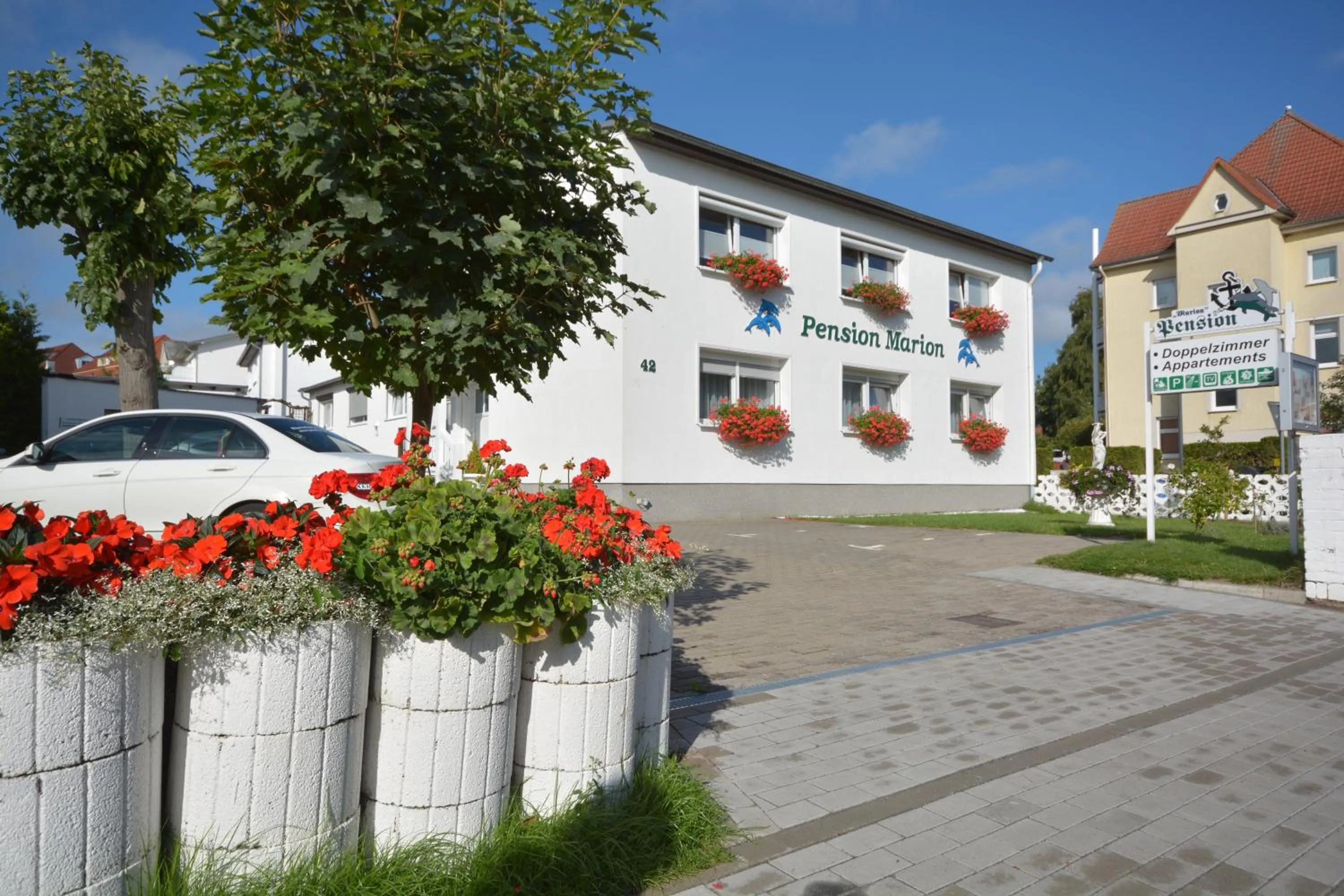 Facade/entrance in Pension Marion