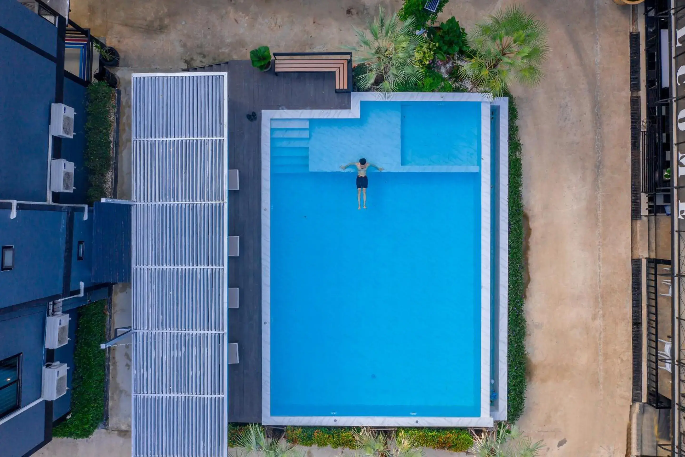 Pool view in Natthapon Resort Kaeng Kachan Pool view in Natthapon Resort Kaeng Kachan