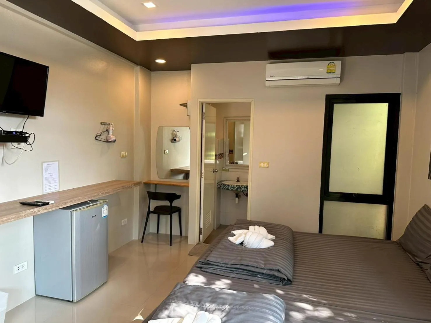 Guests, Bed in Natthapon Resort Kaeng Kachan