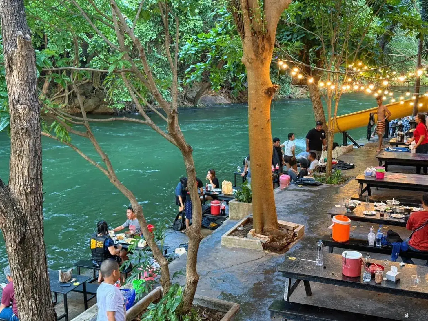 Restaurant/places to eat in Natthapon Resort Kaeng Kachan Restaurant/places to eat in Natthapon Resort Kaeng Kachan