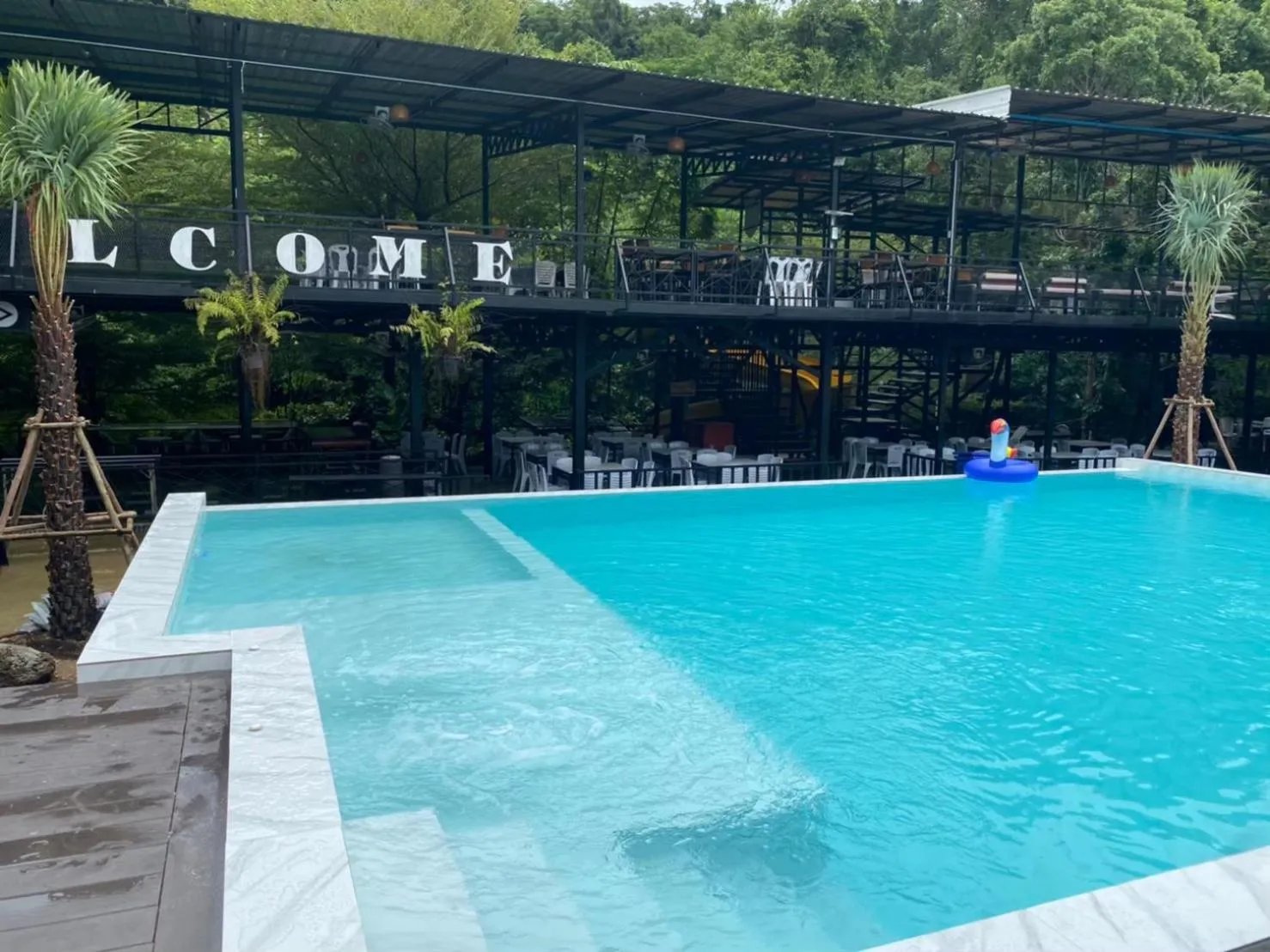 Swimming pool in Natthapon Resort Kaeng Kachan