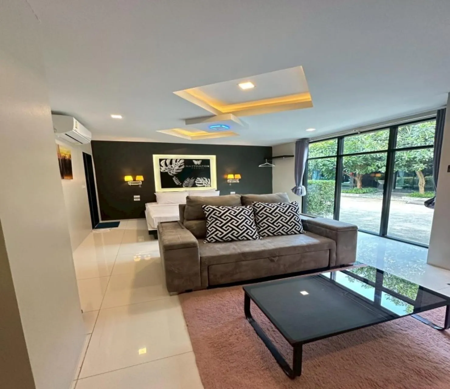 Guests in Natthapon Resort Kaeng Kachan