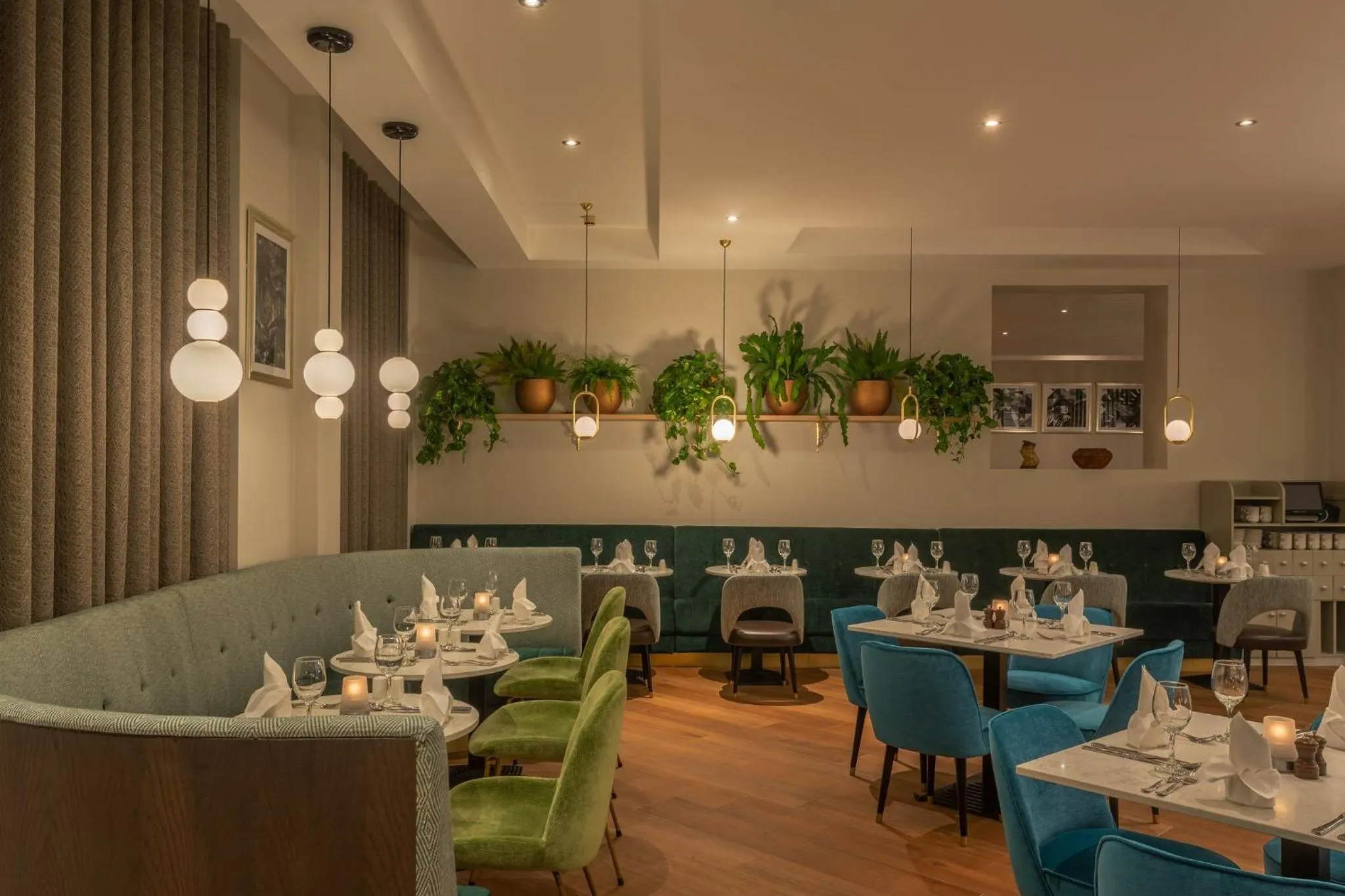 Restaurant/places to eat in Crowne Plaza Dublin Airport by IHG