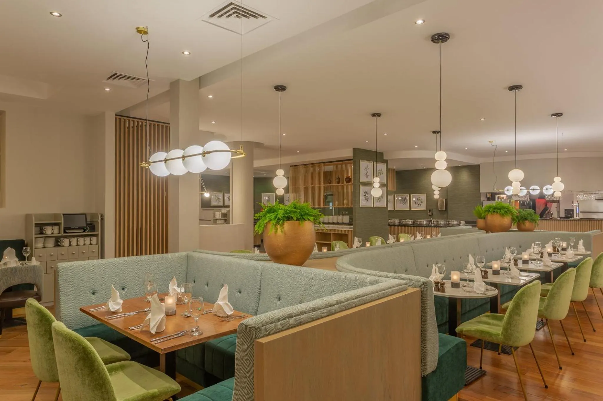 Restaurant/places to eat in Crowne Plaza Dublin Airport by IHG