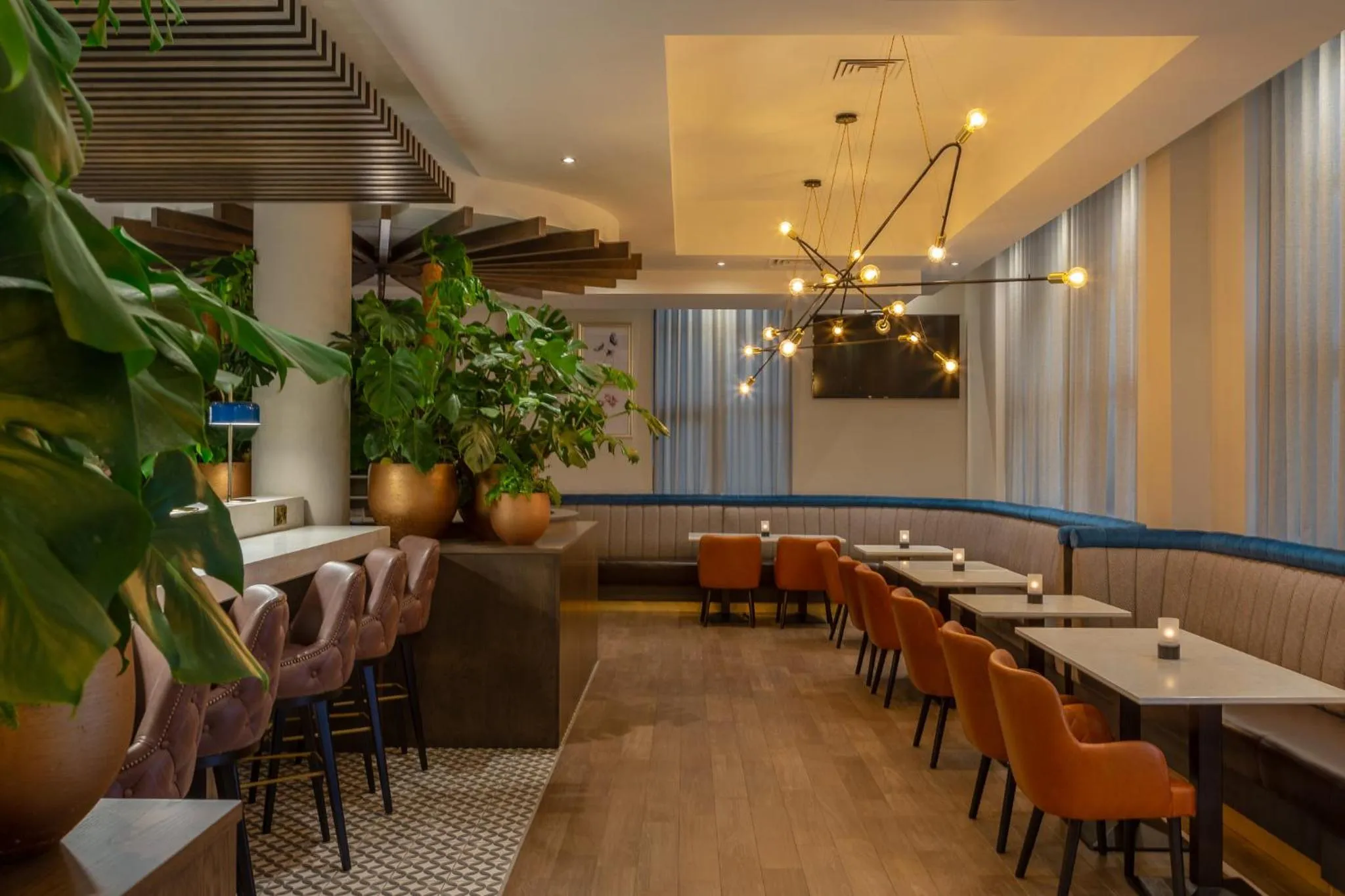 Lounge or bar in Crowne Plaza Dublin Airport by IHG