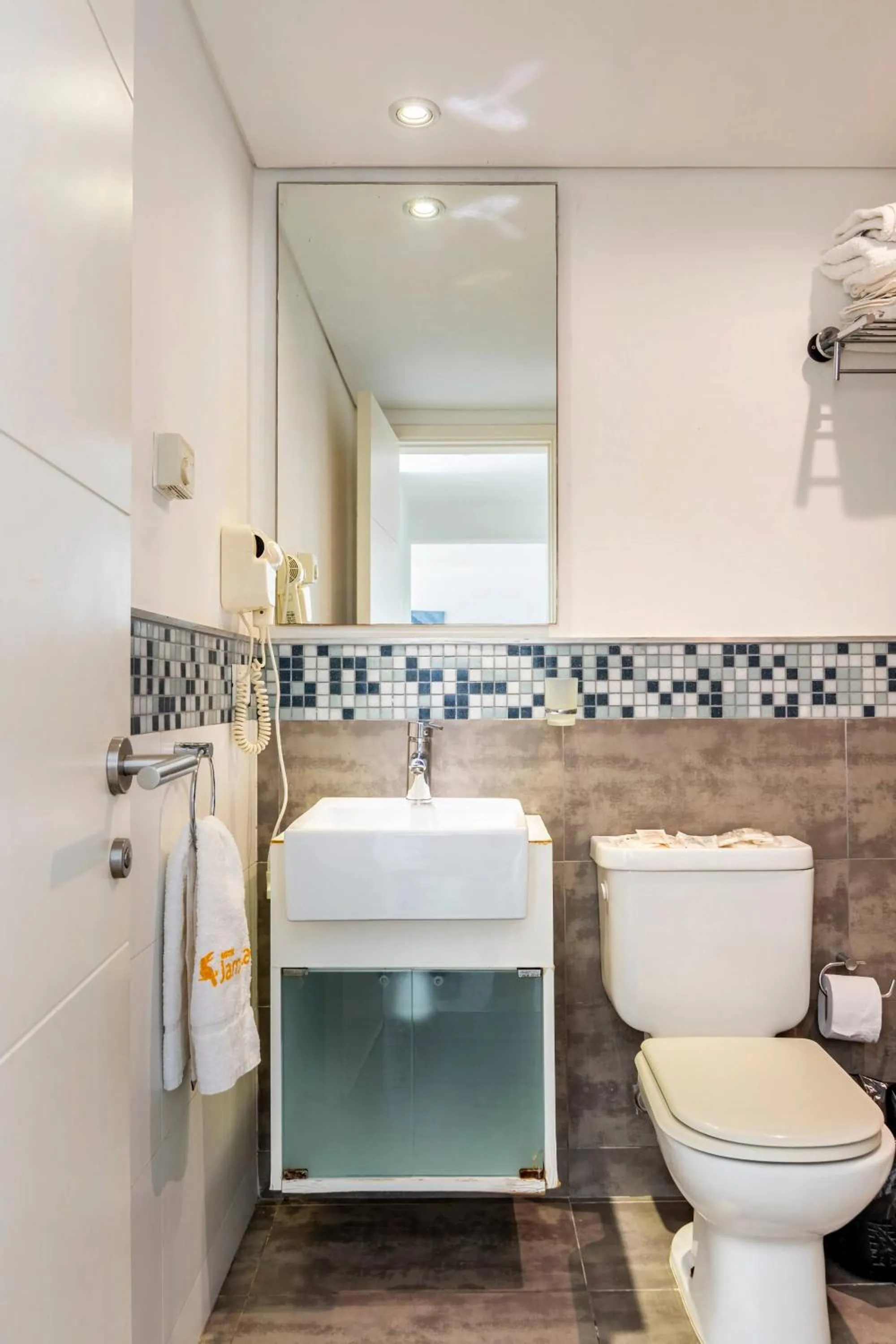 Bathroom in Arenas del Mar Apartments