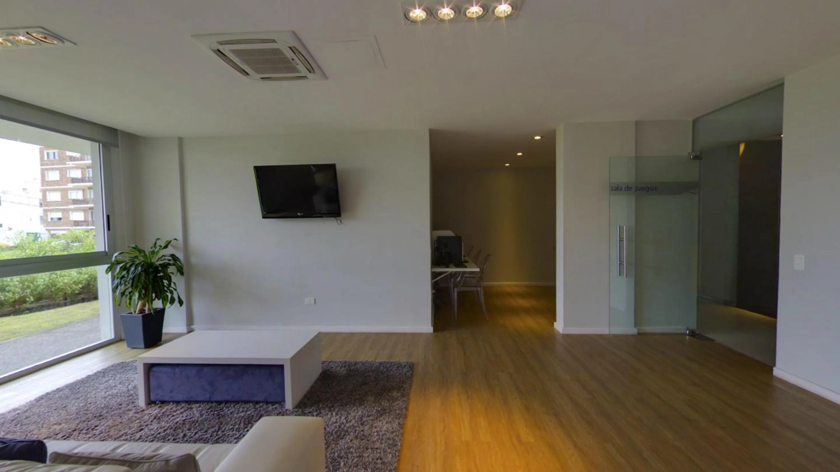 Communal lounge/ TV room in Arenas del Mar Apartments