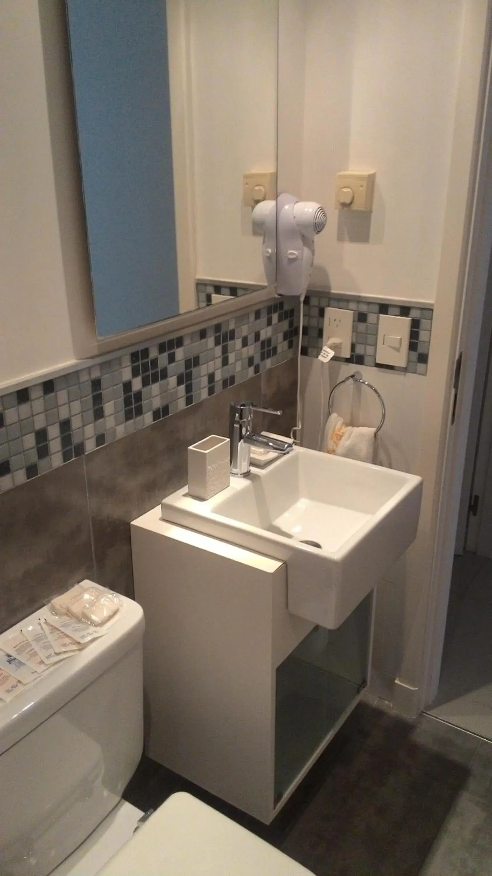 Bathroom in Arenas del Mar Apartments Bathroom in Arenas del Mar Apartments