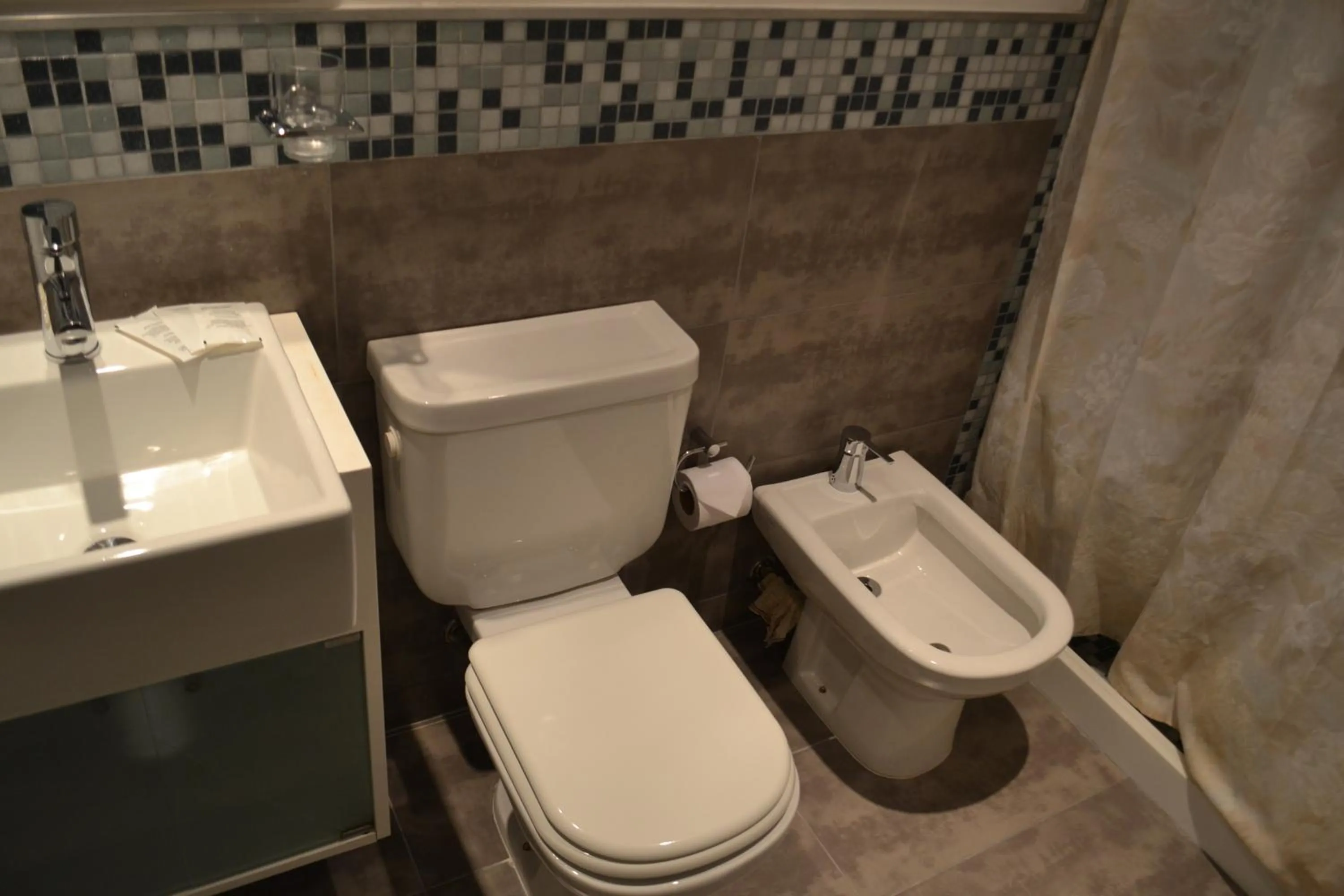 Shower in Arenas del Mar Apartments