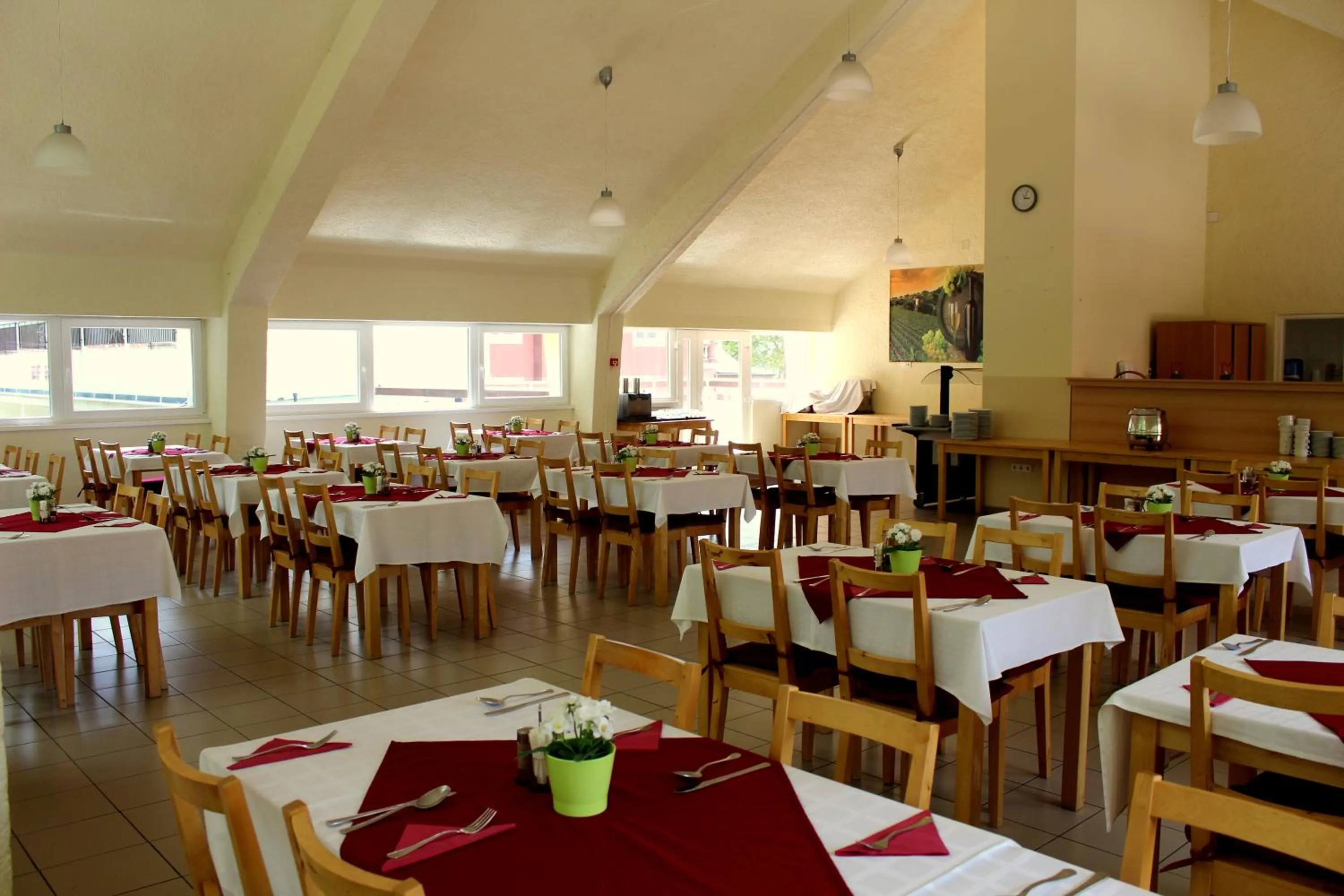 Restaurant/places to eat in BF Hotel