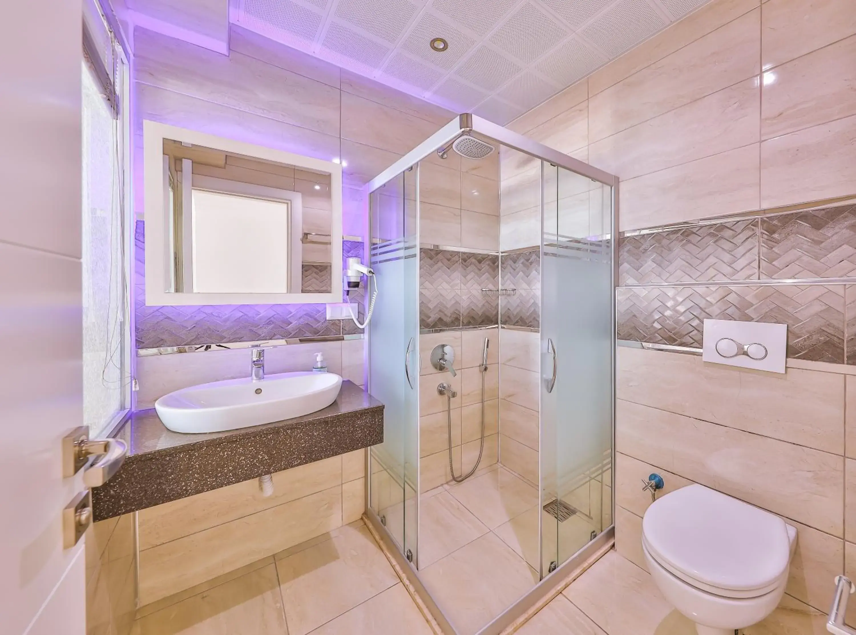 Twin Room with Sea View and Balcony - single occupancy in Hamarat Otel Twin Room with Sea View and Balcony - single occupancy in Hamarat Otel