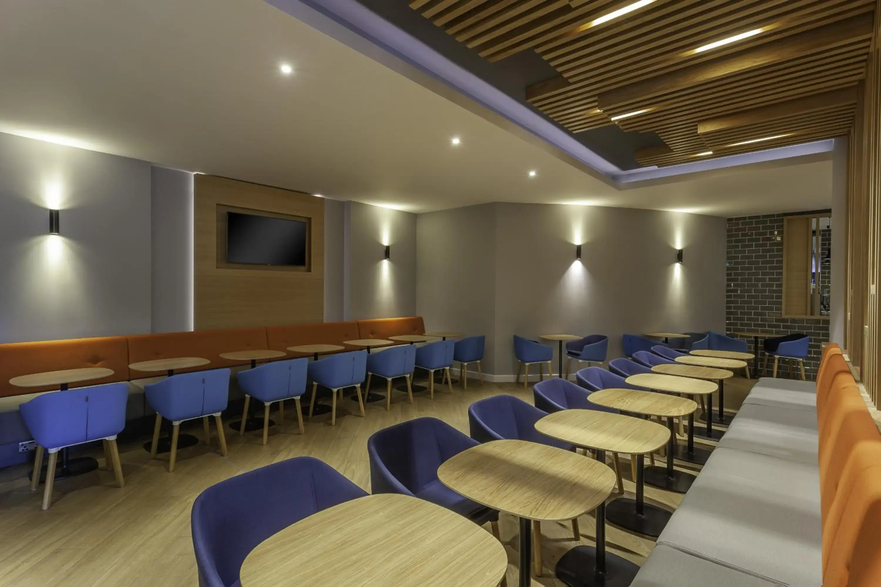 Restaurant/places to eat in Holiday Inn Express Dublin-Airport by IHG Restaurant/places to eat in Holiday Inn Express Dublin-Airport by IHG