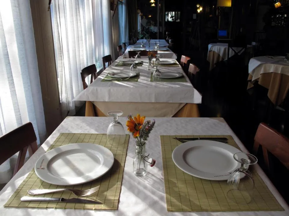 Restaurant/places to eat in Hotel Martinez