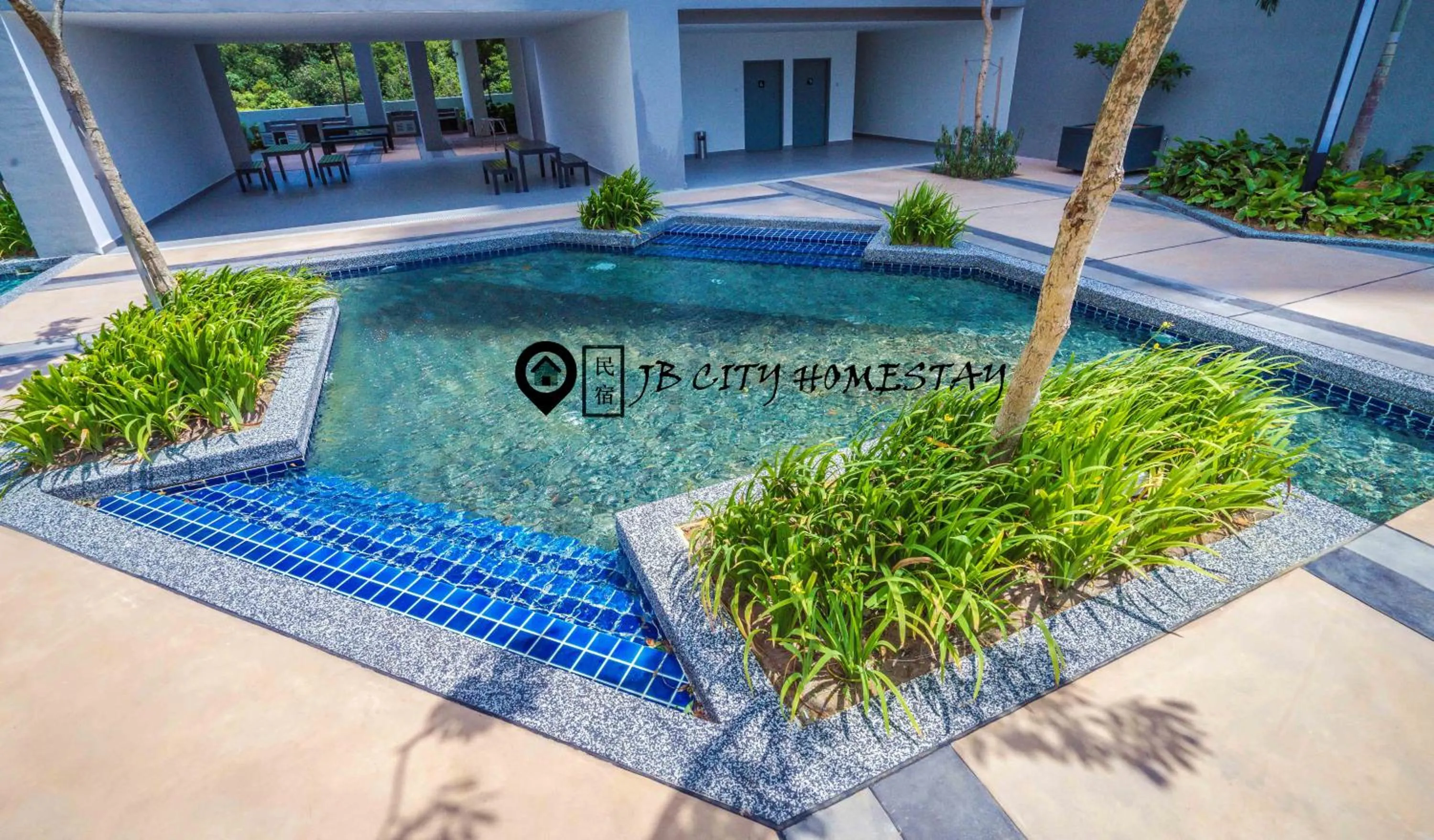 Swimming pool in Pangsapuri Meridian by RR JBcity