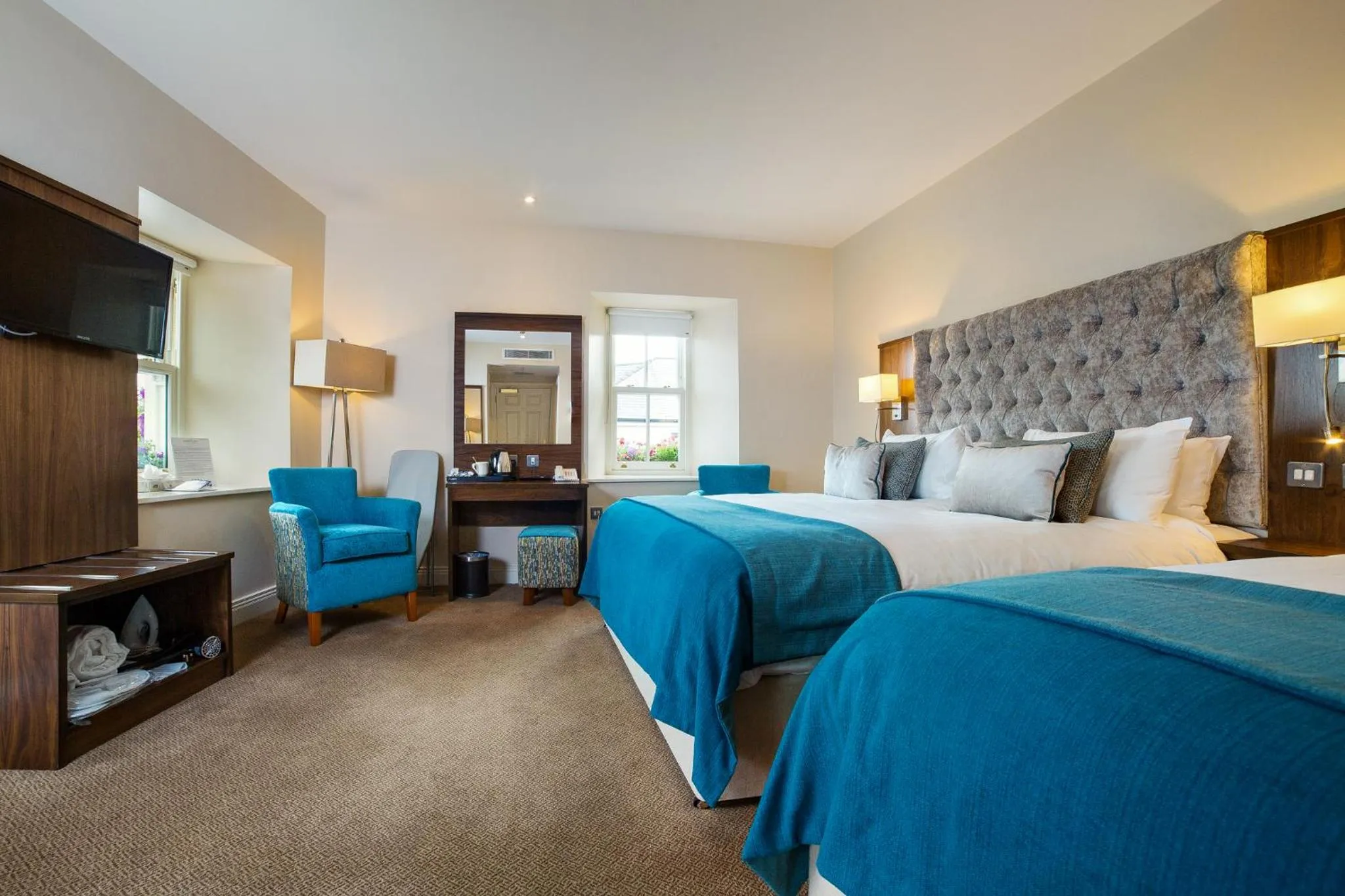 Photo of the whole room, Bed in The Wyatt Hotel