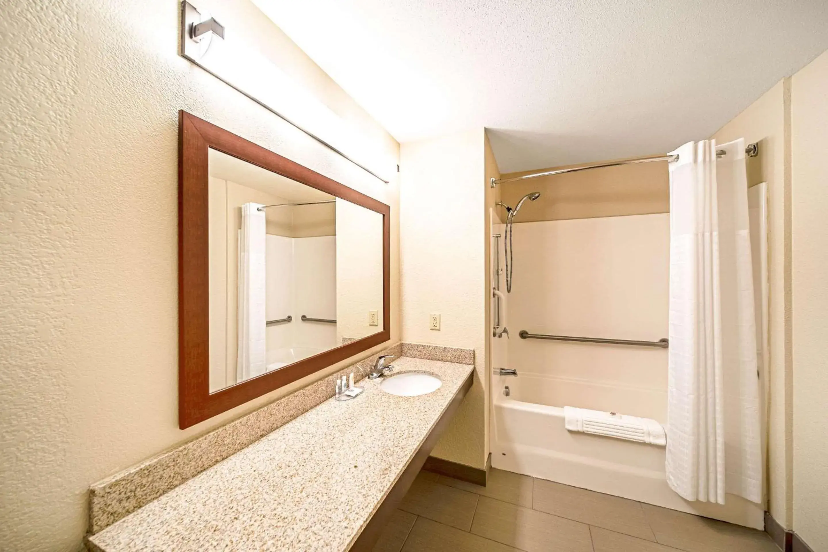 Bedroom in Comfort Inn & Suites Independence Bedroom in Comfort Inn & Suites Independence