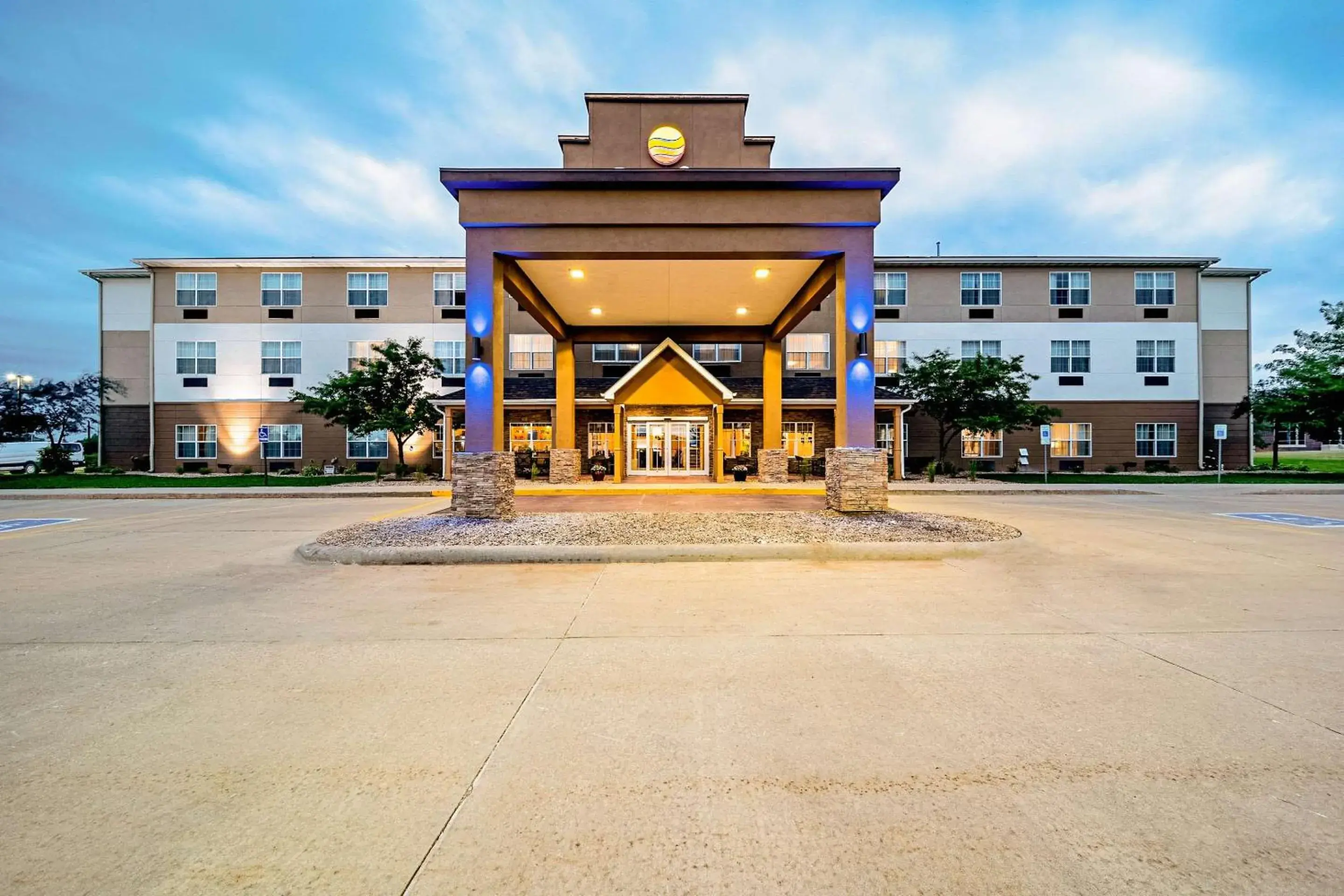 Property building in Comfort Inn & Suites Independence Property building in Comfort Inn & Suites Independence