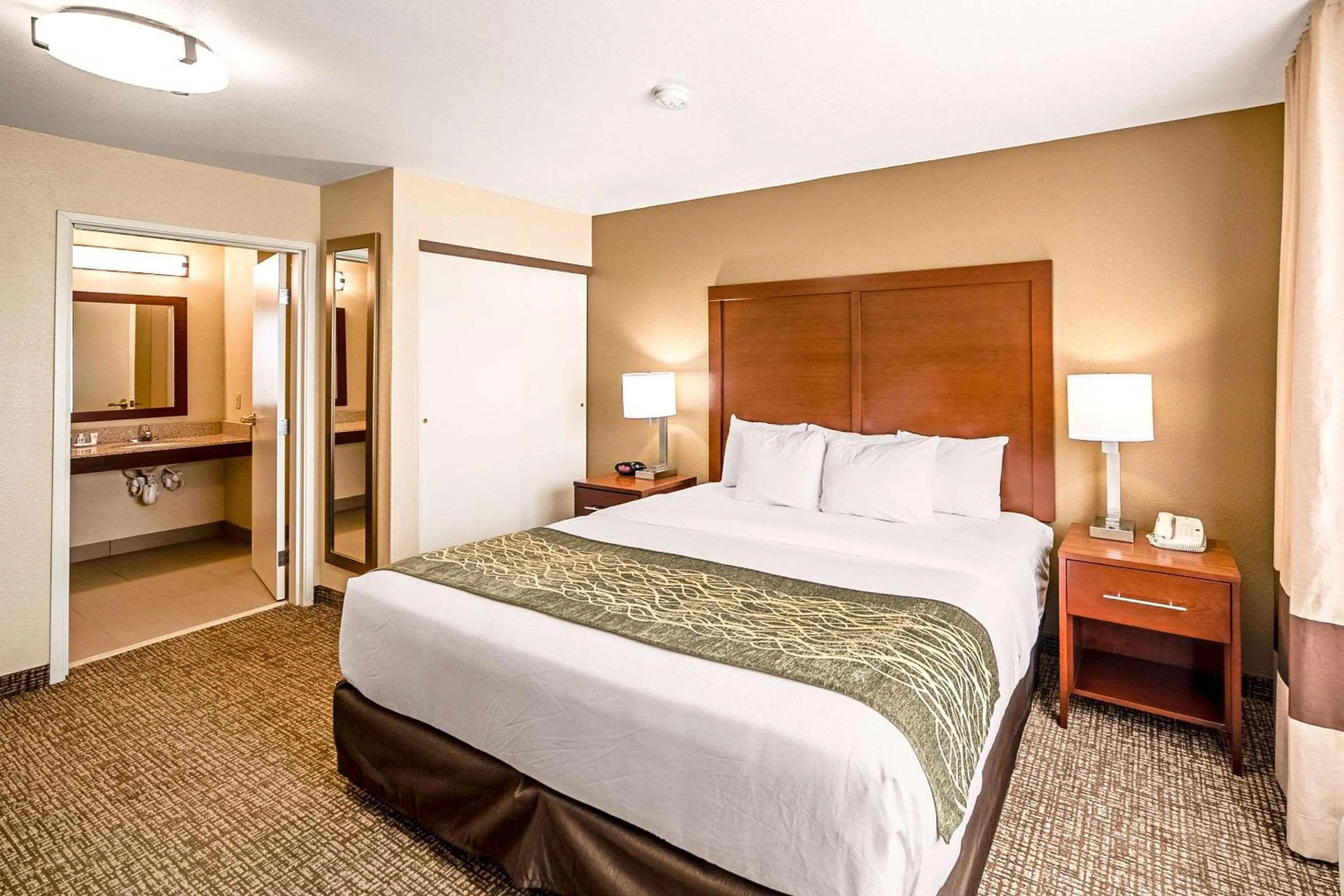 Bedroom, Bed in Comfort Inn & Suites Independence