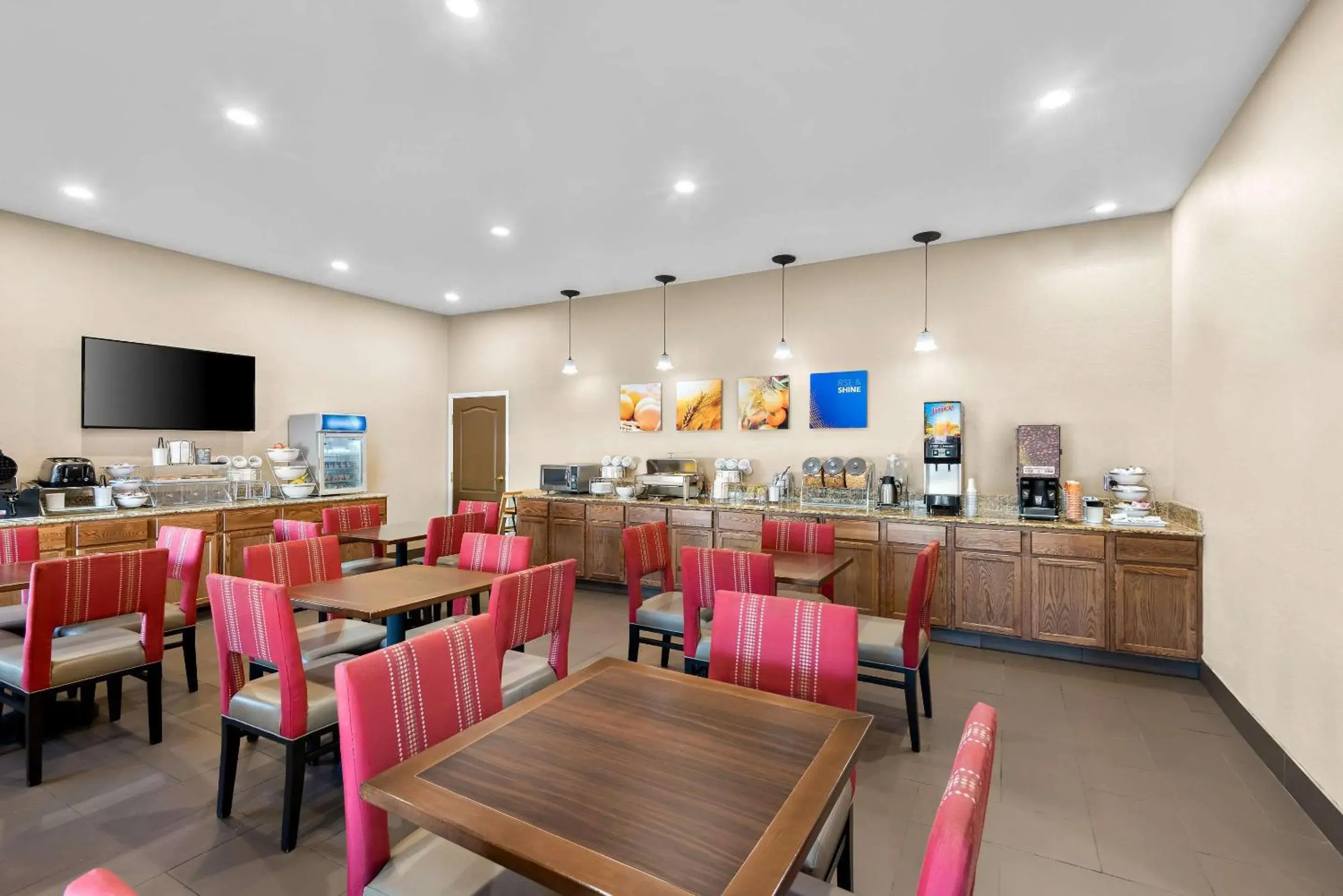 Breakfast in Comfort Inn & Suites Independence Breakfast in Comfort Inn & Suites Independence