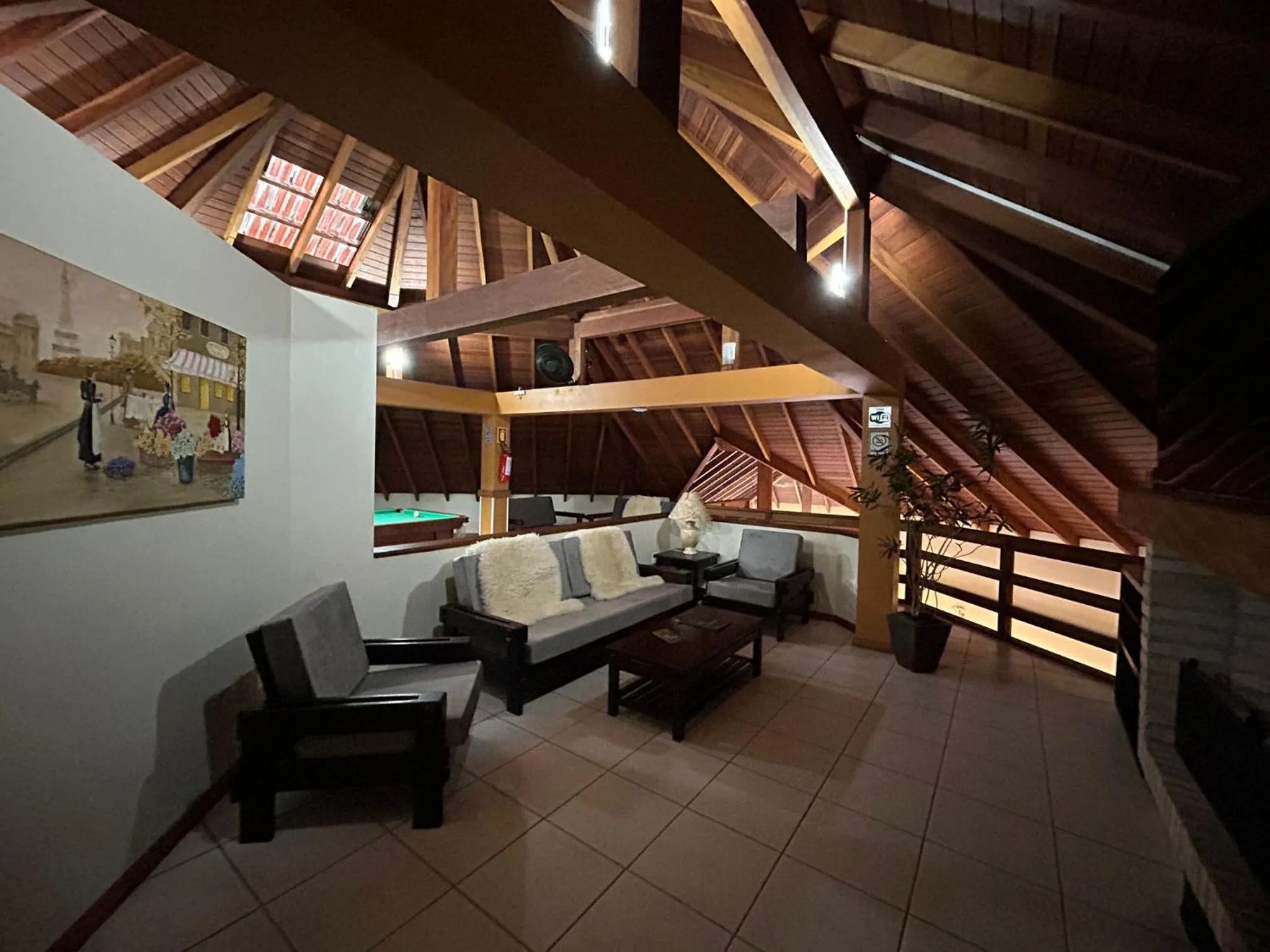 Communal lounge/ TV room in Pousada Villa Verde