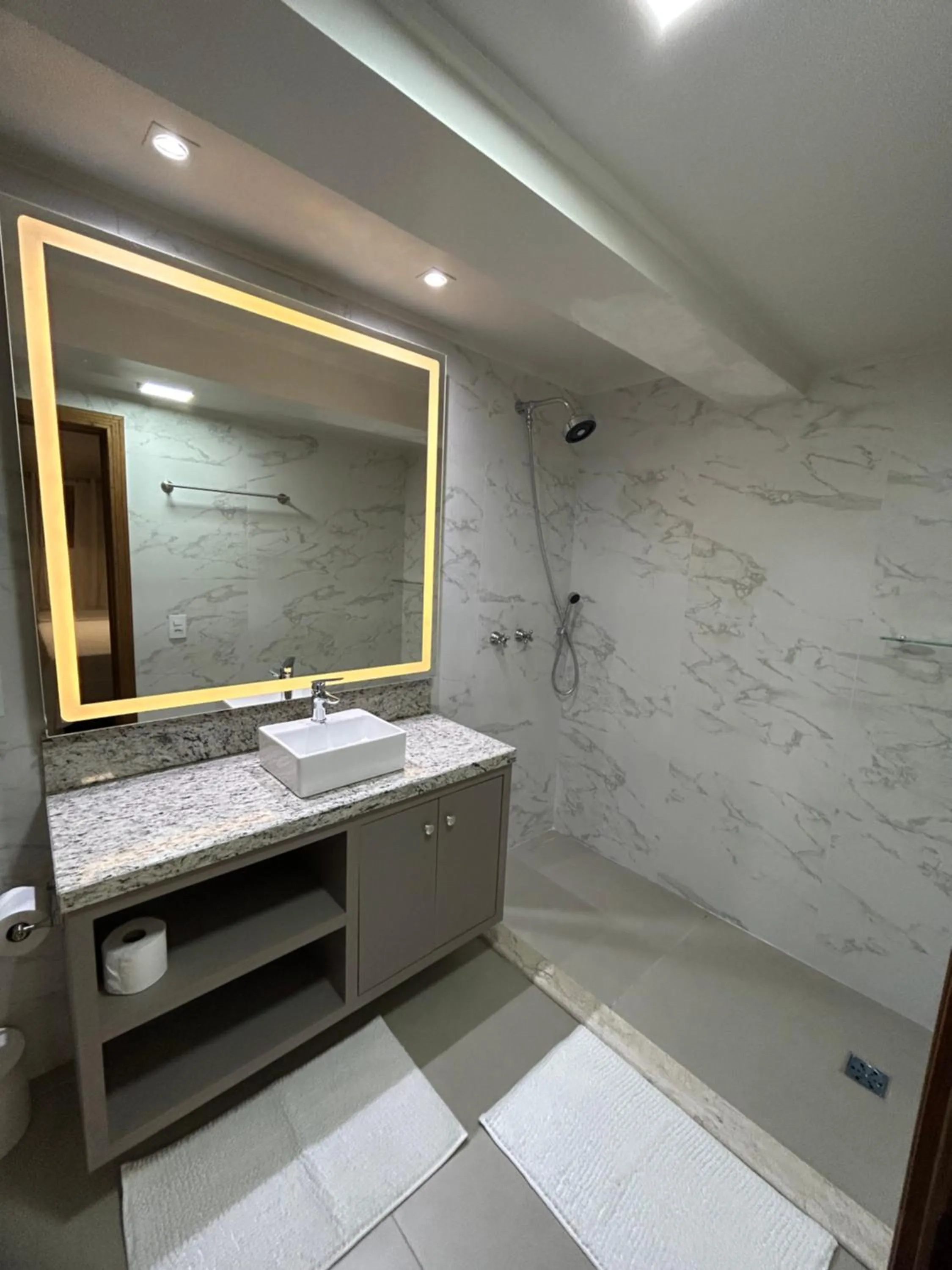 Shower in Pousada Villa Verde