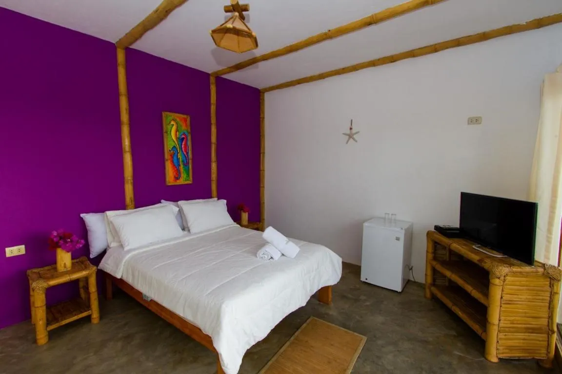 Photo of the whole room, Bed in Bamboo Lodge