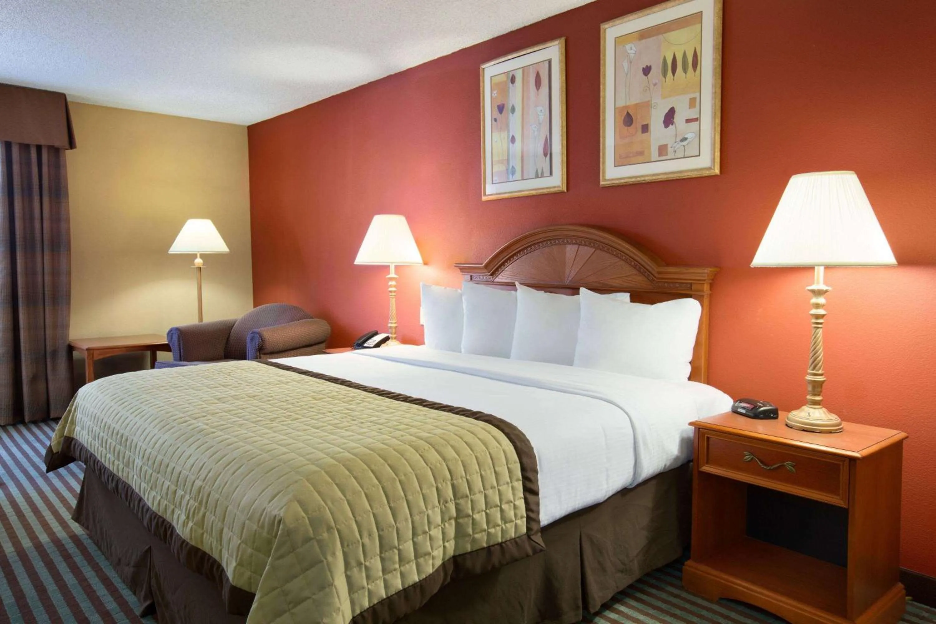 Photo of the whole room, Bed in Baymont by Wyndham Oklahoma City Airport