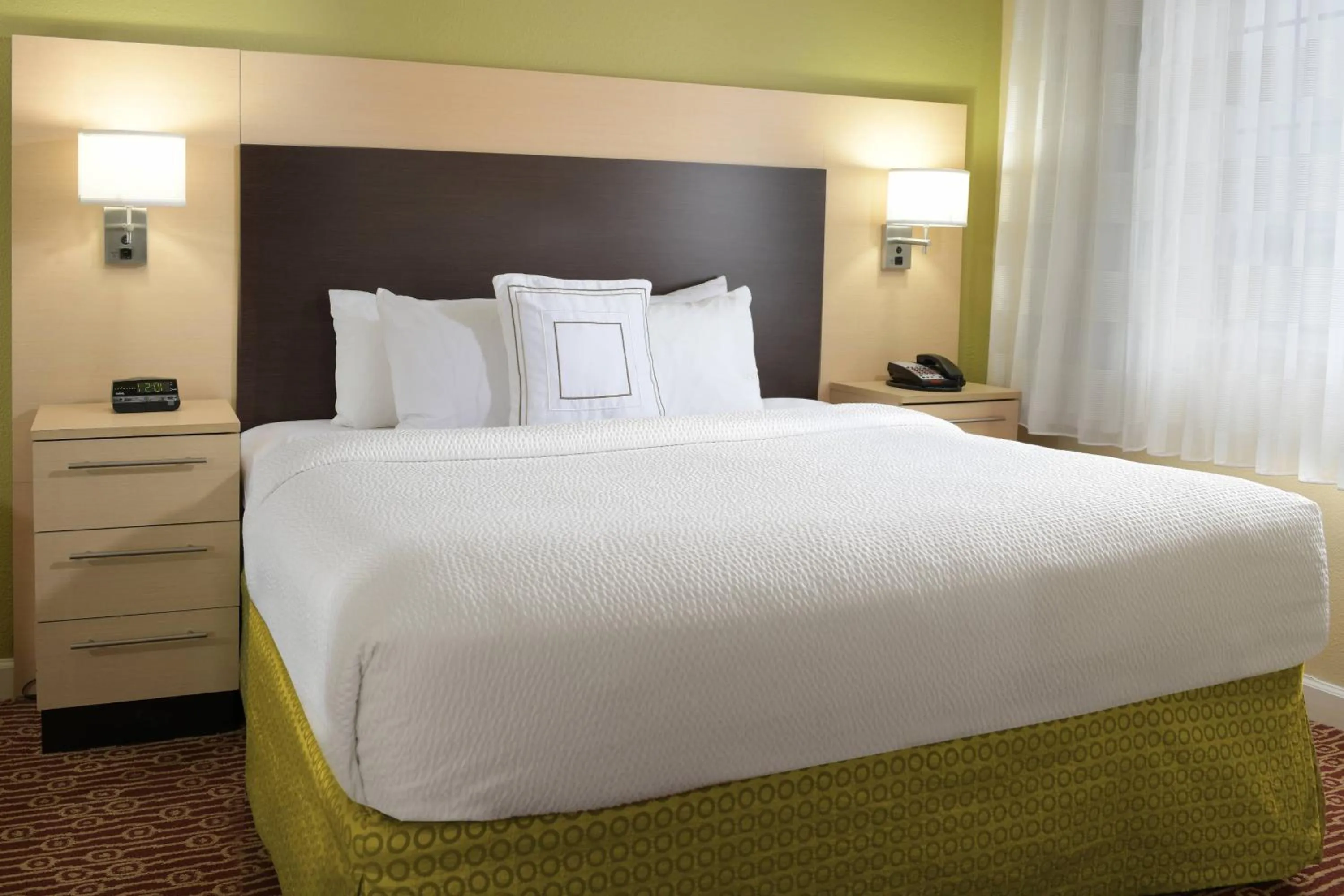 Bed in TownePlace Suites by Marriott Lake Jackson Clute