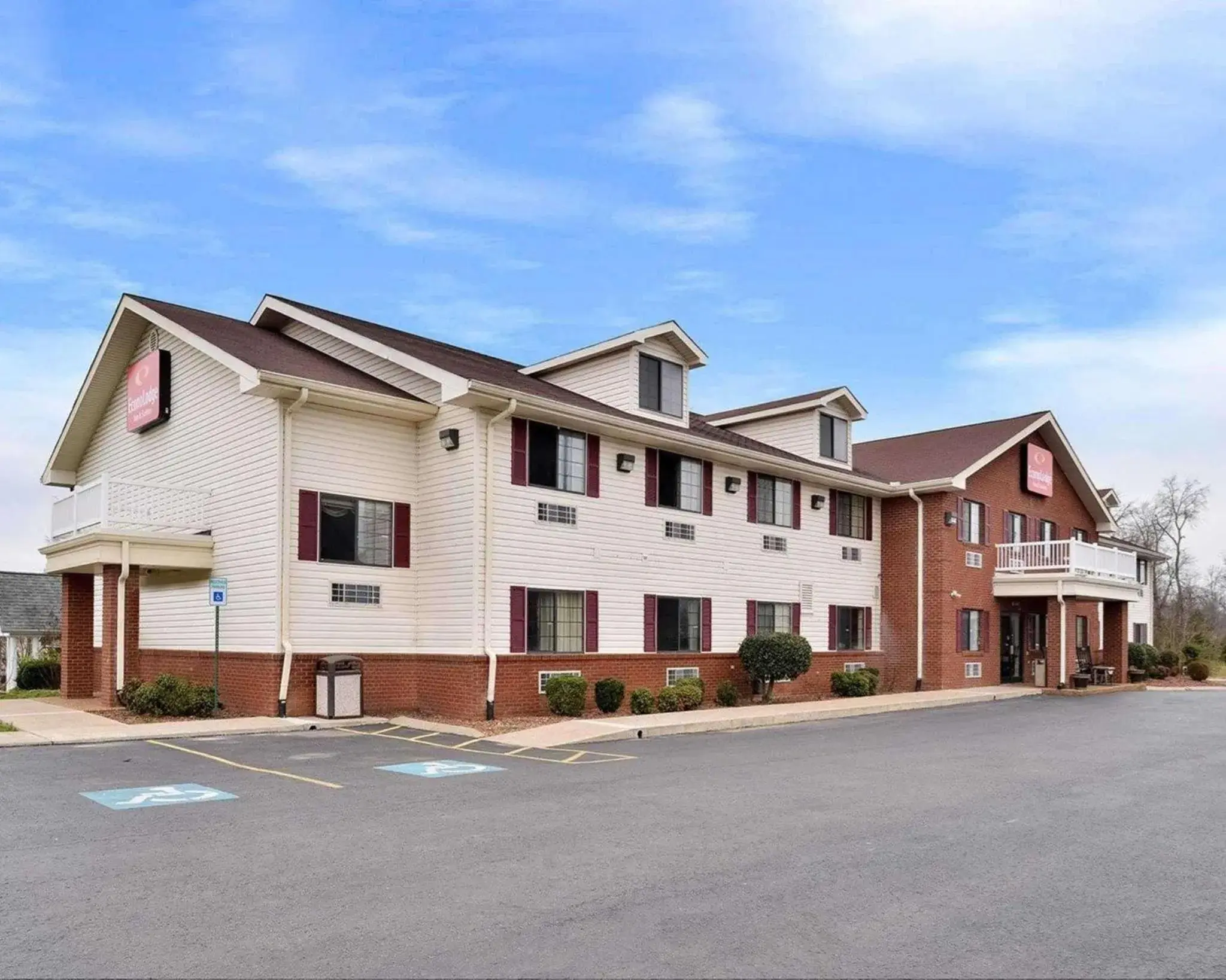 Property building in Econo Lodge Inn & Suites Shelbyville Property building in Econo Lodge Inn & Suites Shelbyville