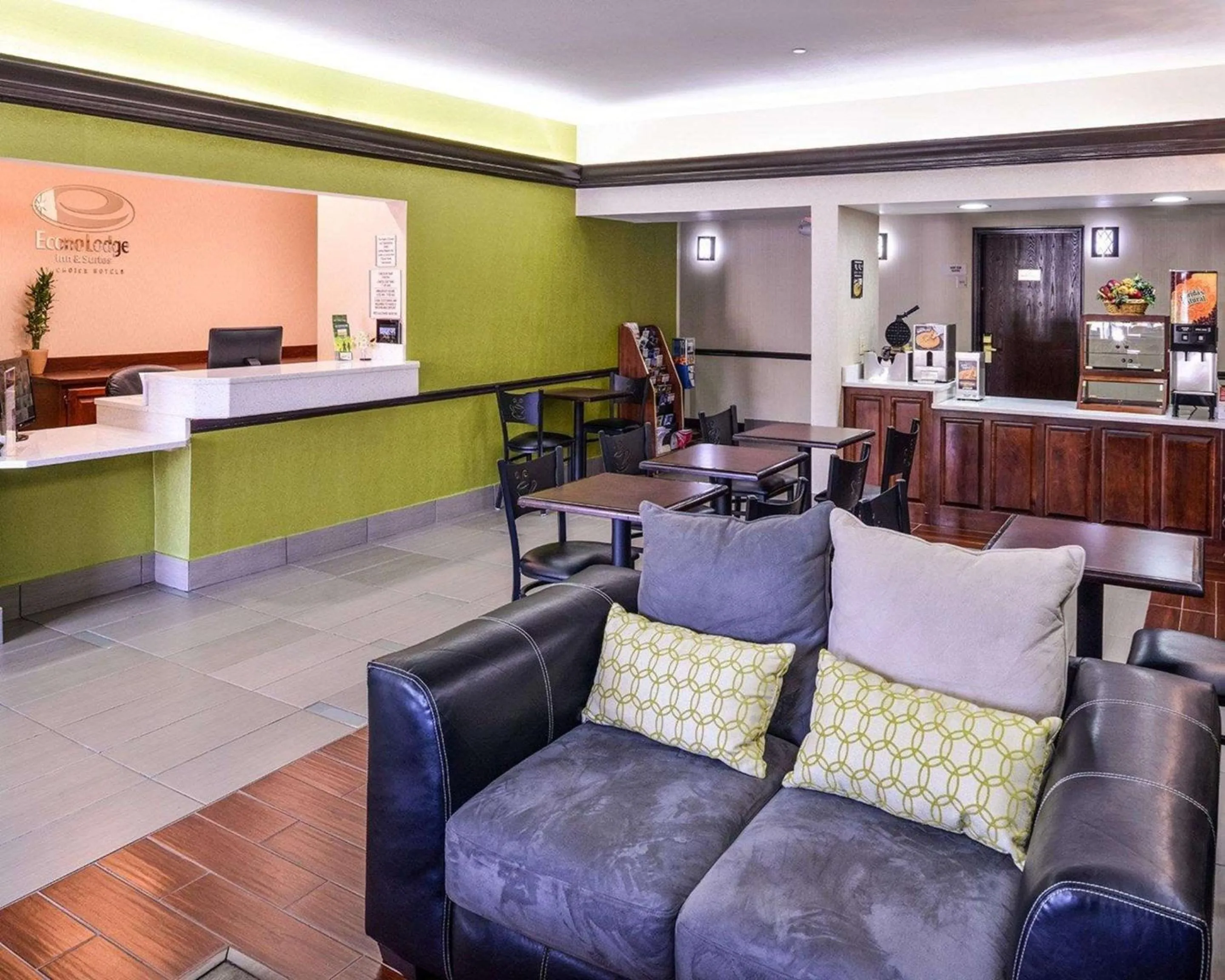 Lobby or reception in Econo Lodge Inn & Suites Shelbyville