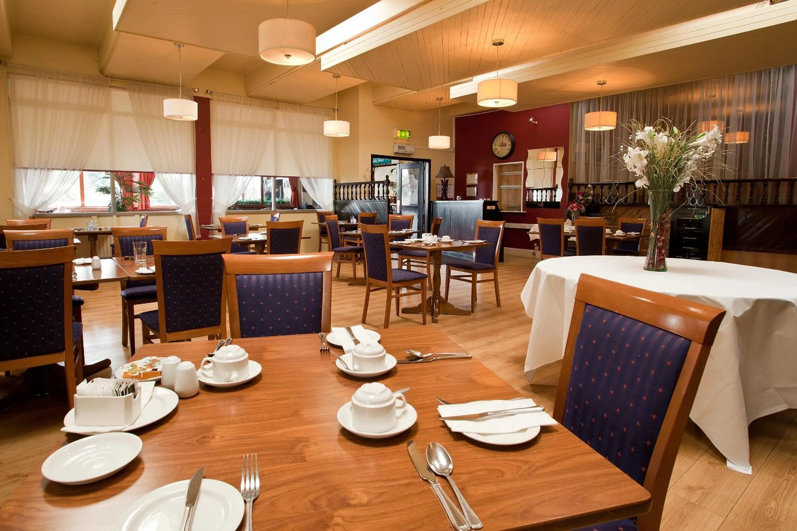Restaurant/places to eat in West County Hotel