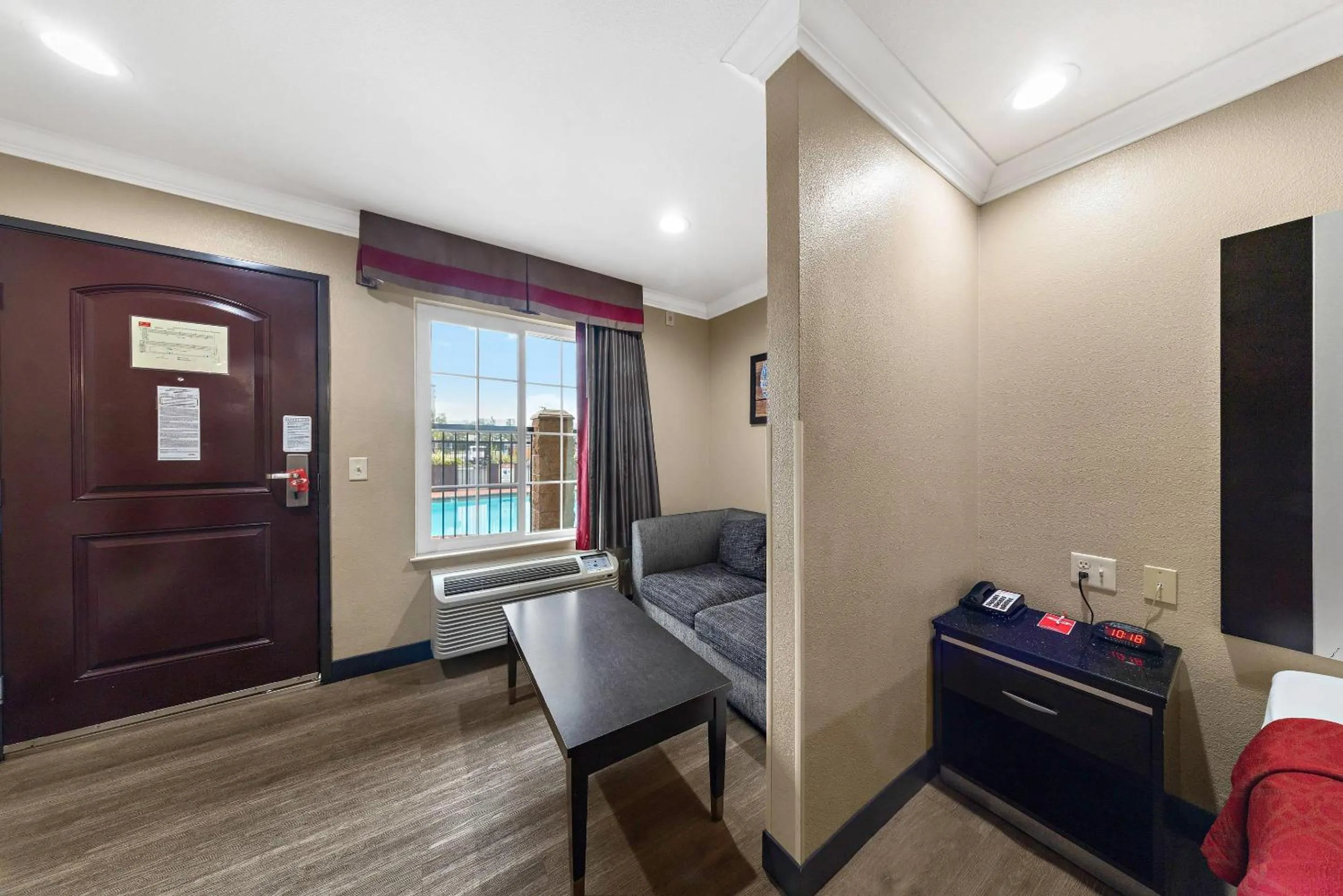 Bedroom in Econo Lodge Inn & Suites Escondido Downtown