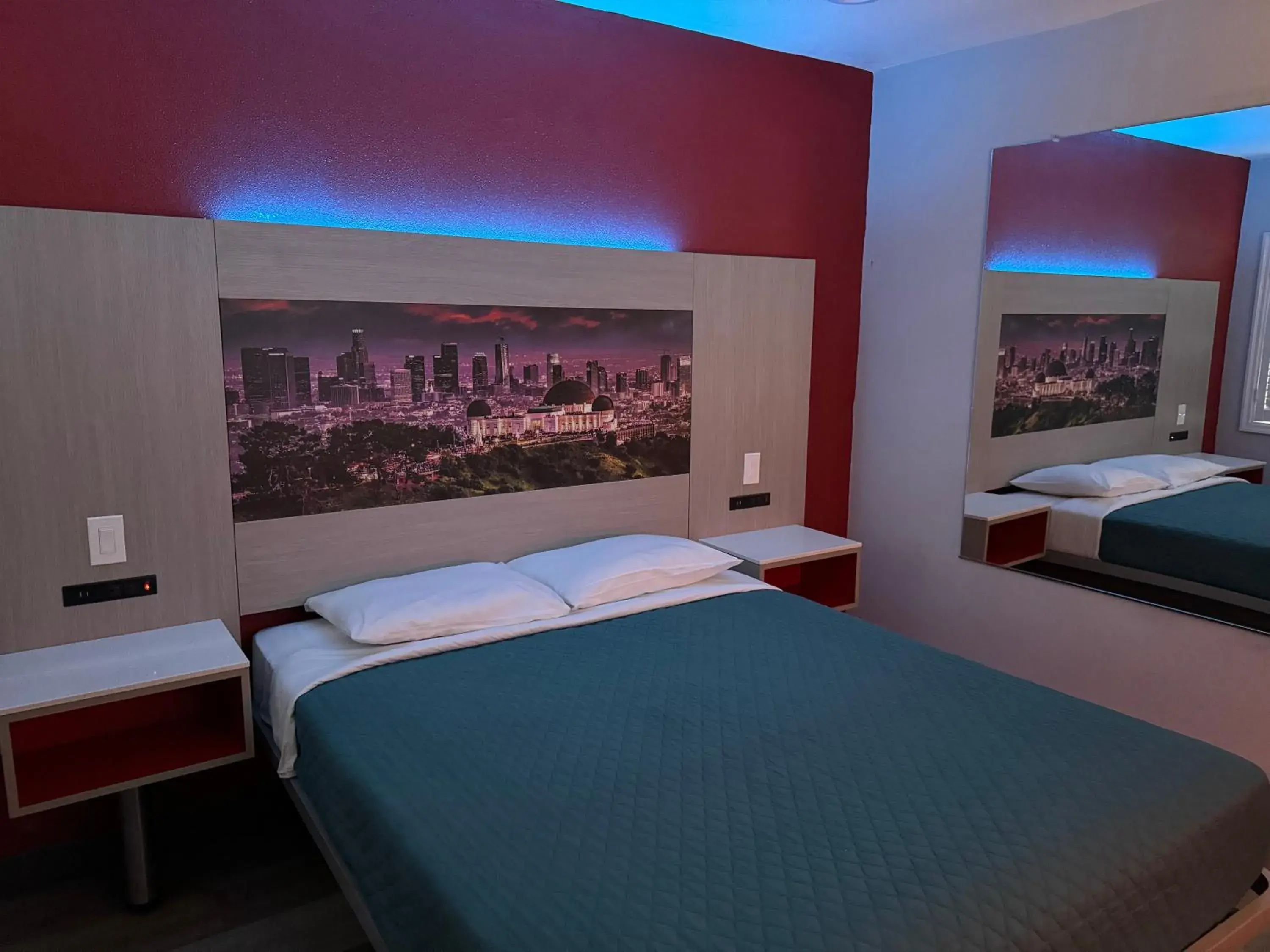 Bed in Lincoln Motel - Los Angeles, Hollywood Area Bed in Lincoln Motel - Los Angeles, Hollywood Area