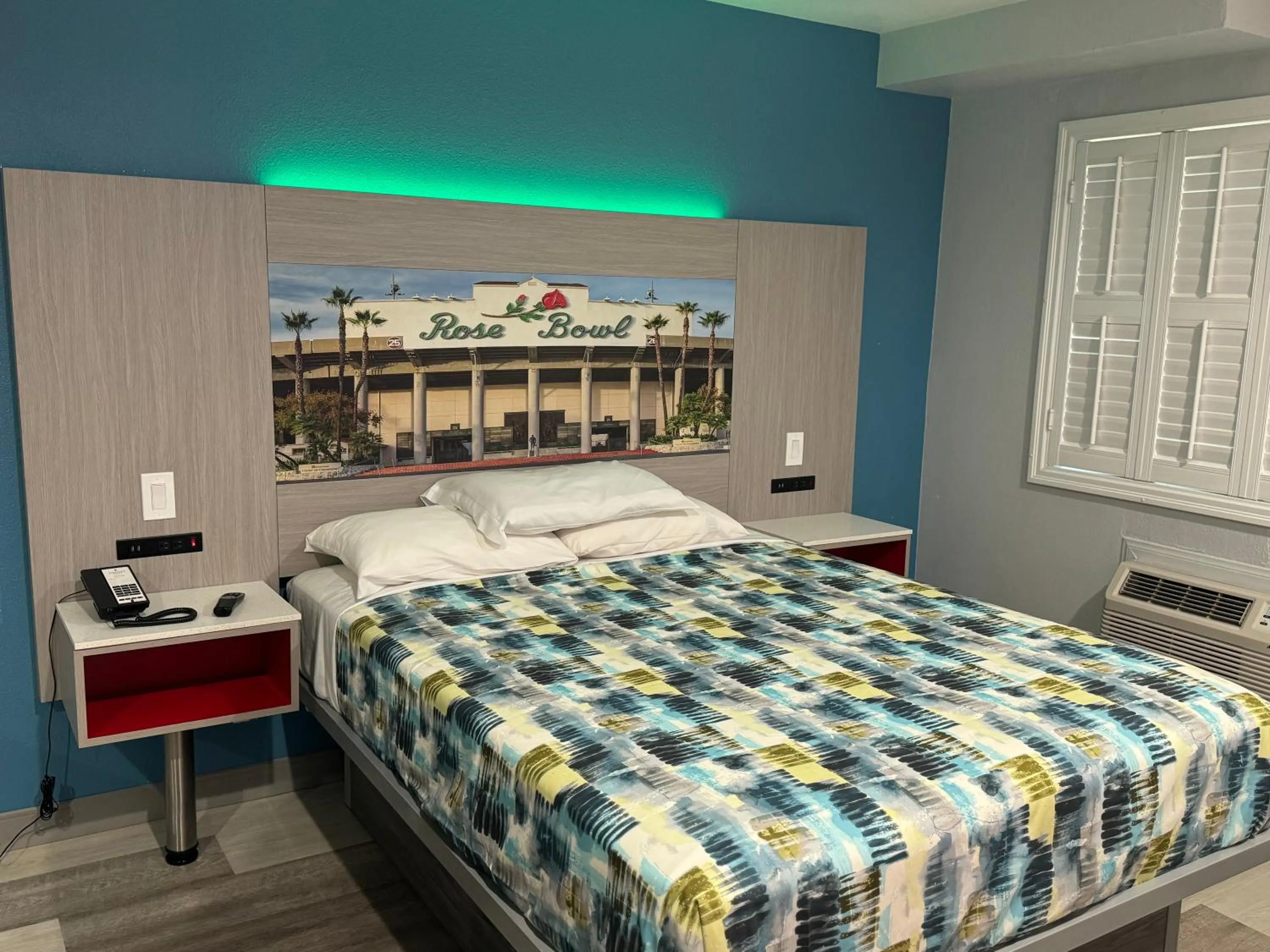 Bed in Lincoln Motel - Los Angeles, Hollywood Area