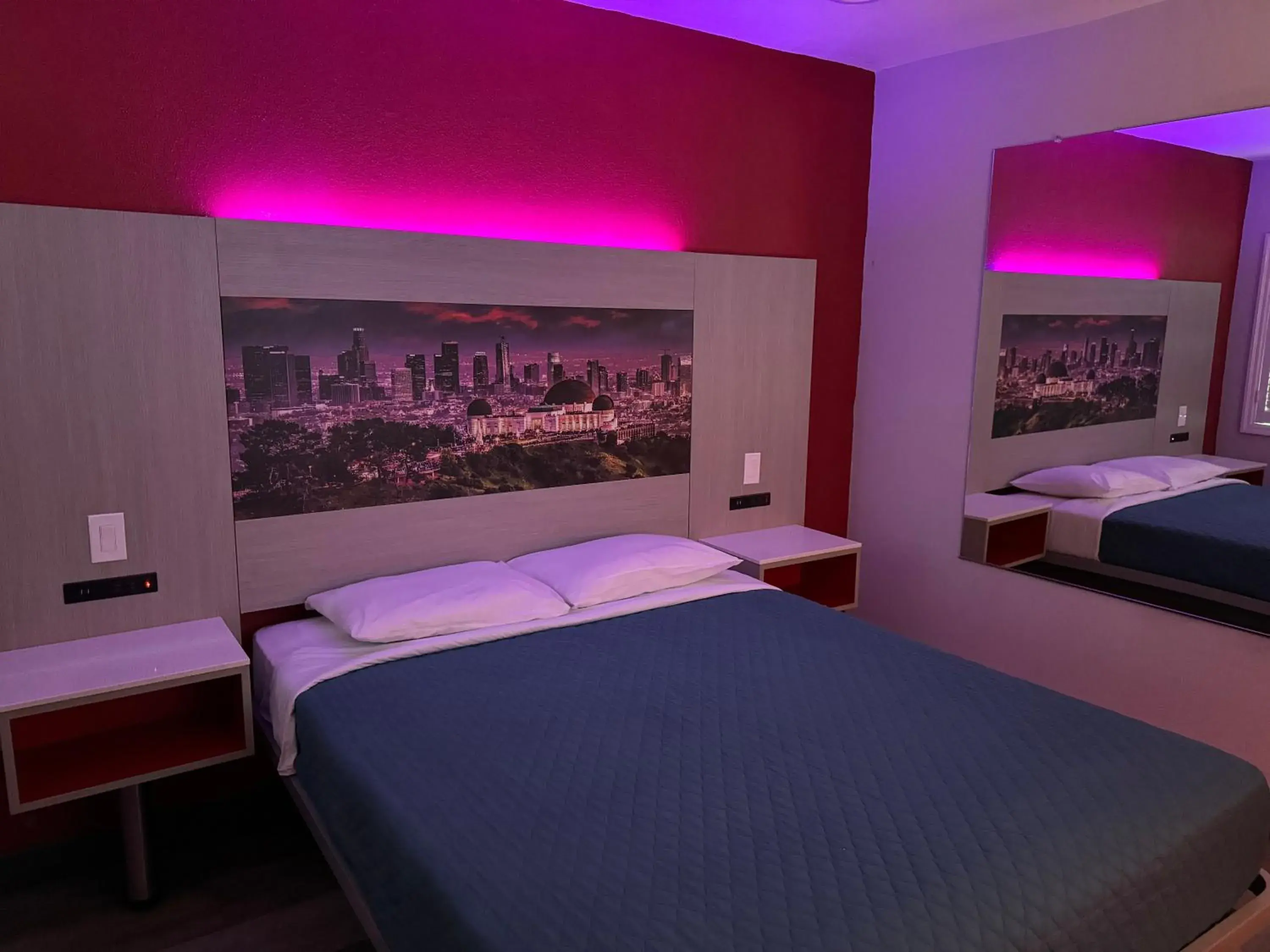 Bed in Lincoln Motel - Los Angeles, Hollywood Area Bed in Lincoln Motel - Los Angeles, Hollywood Area