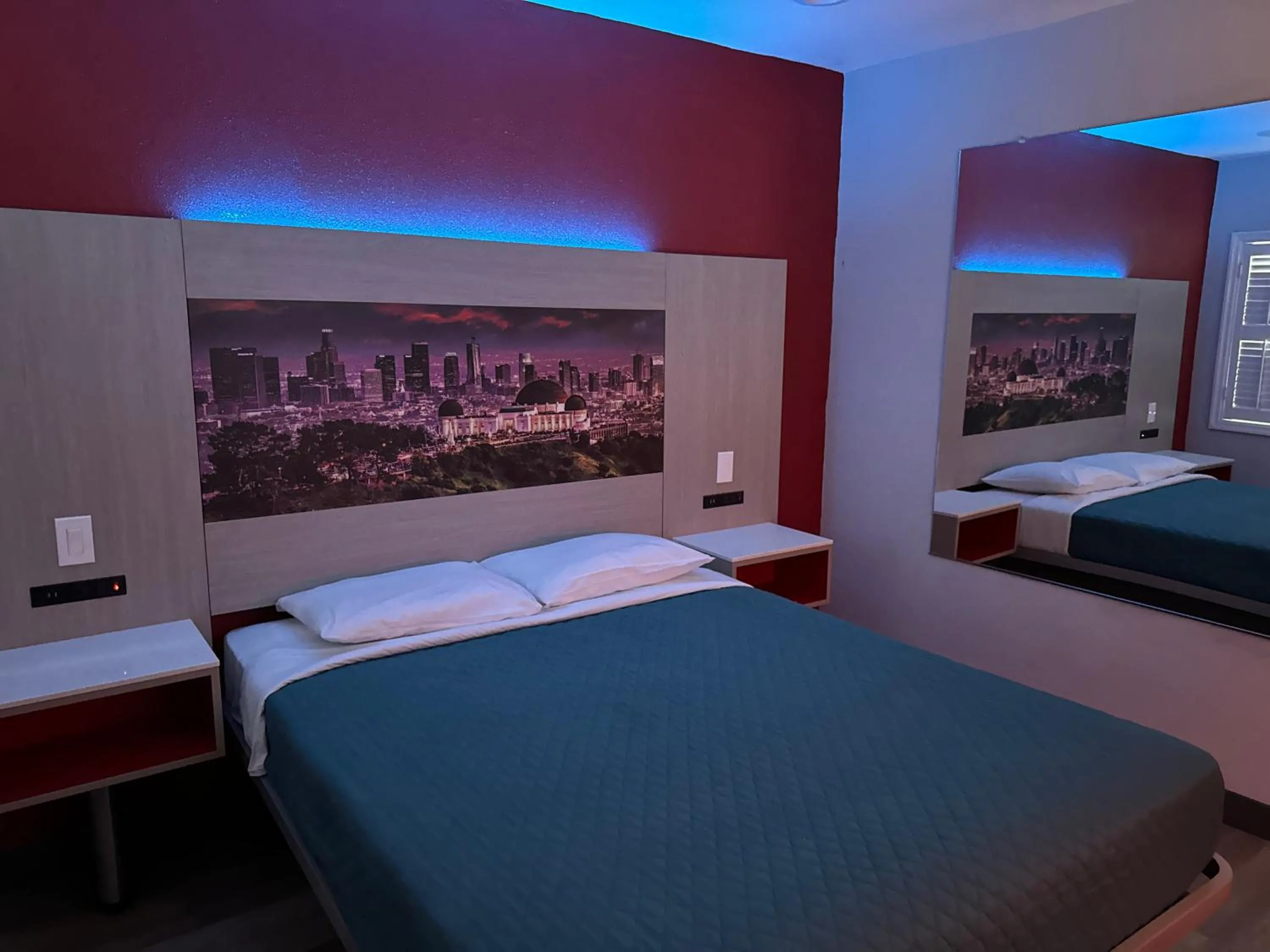 Bed in Lincoln Motel - Los Angeles, Hollywood Area