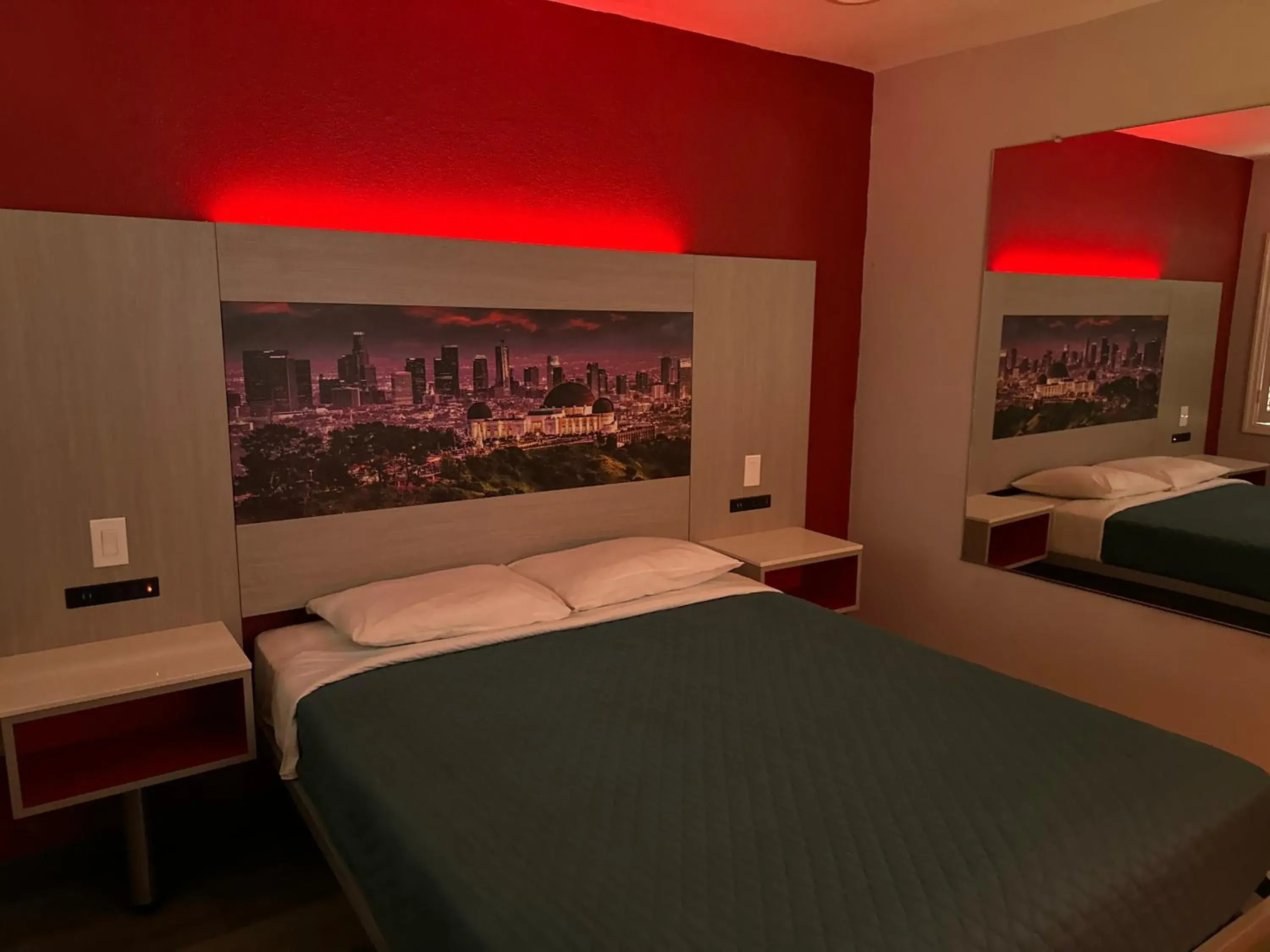 Bed in Lincoln Motel - Los Angeles, Hollywood Area Bed in Lincoln Motel - Los Angeles, Hollywood Area