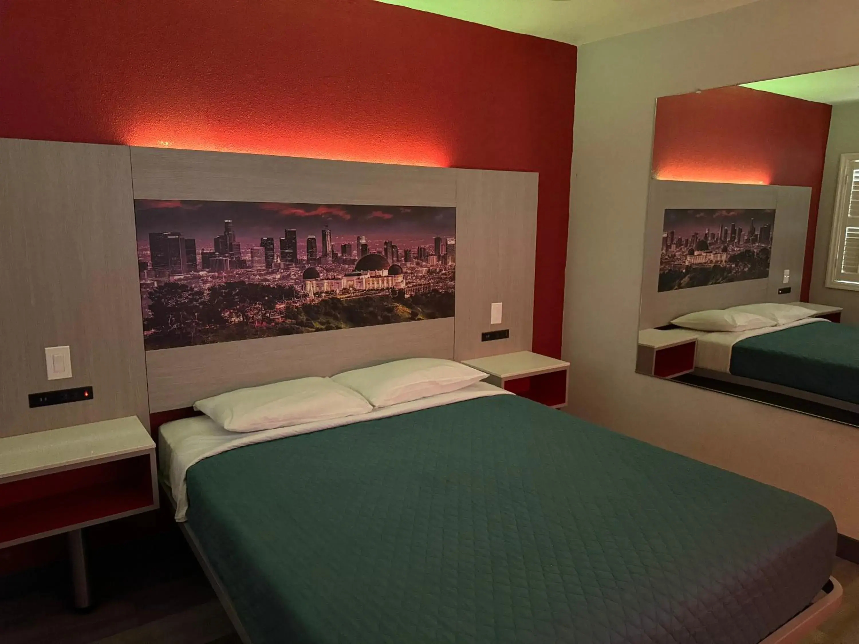 Bed in Lincoln Motel - Los Angeles, Hollywood Area Bed in Lincoln Motel - Los Angeles, Hollywood Area