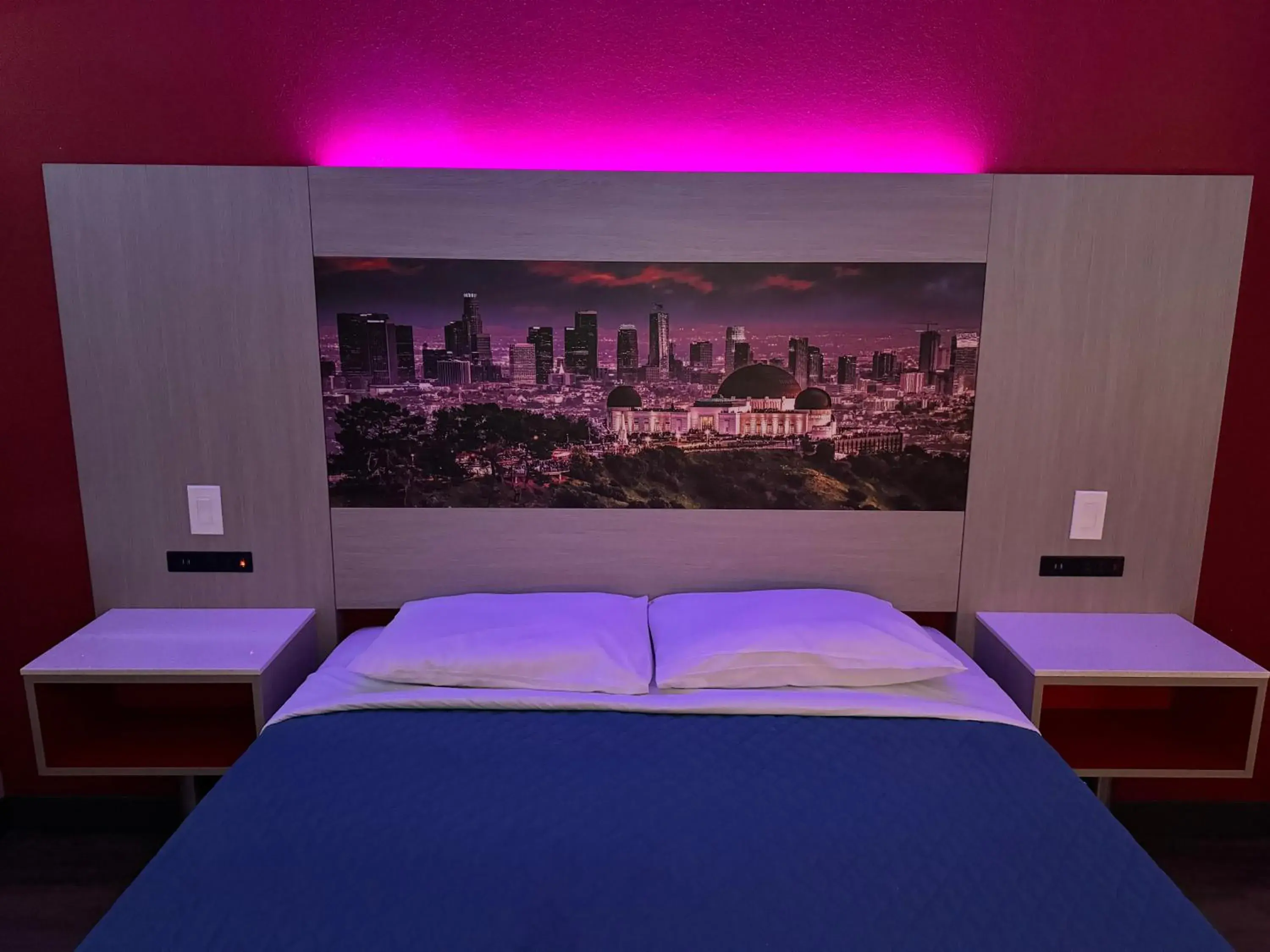 Bed in Lincoln Motel - Los Angeles, Hollywood Area Bed in Lincoln Motel - Los Angeles, Hollywood Area