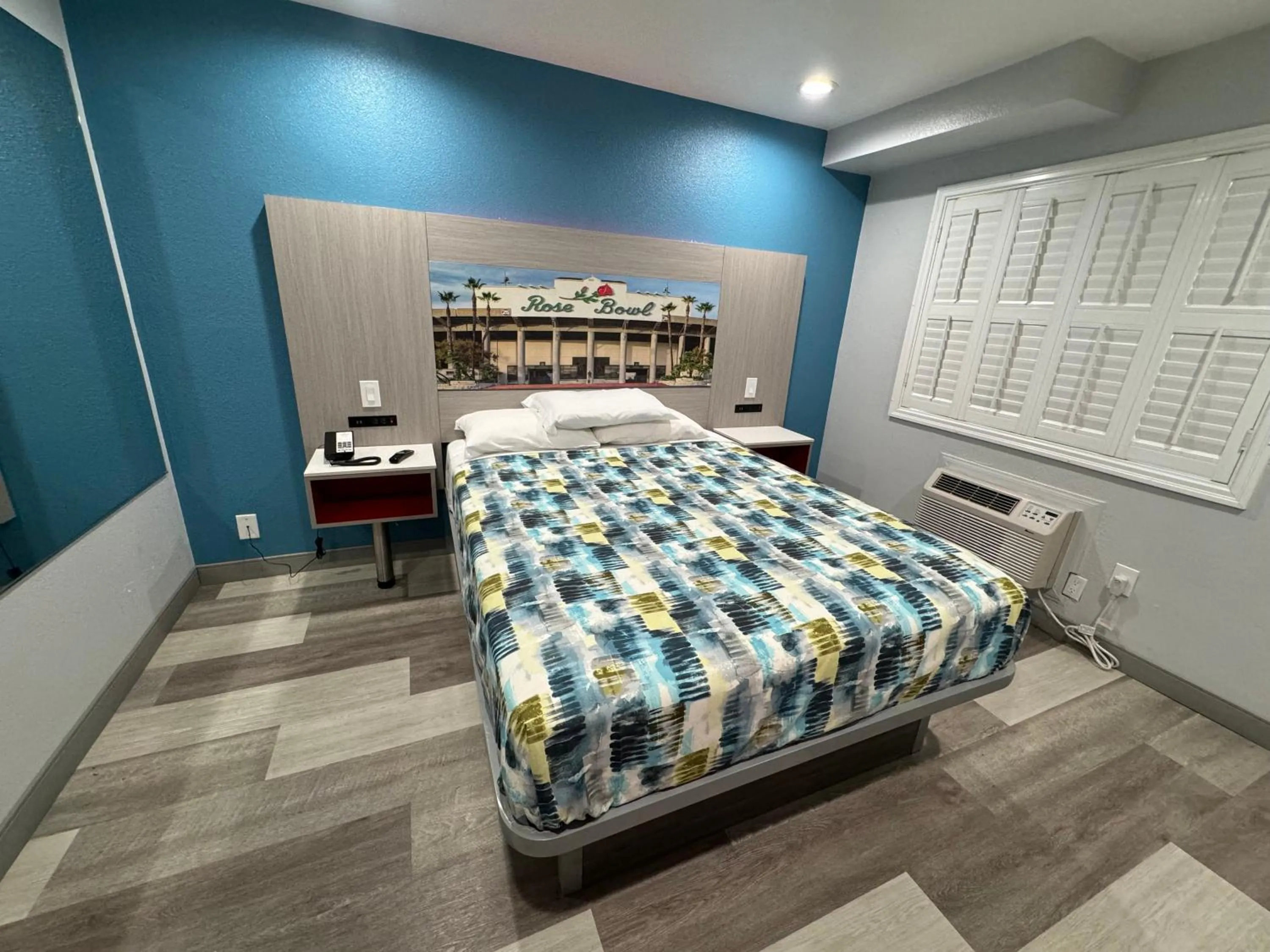 Bed in Lincoln Motel - Los Angeles, Hollywood Area