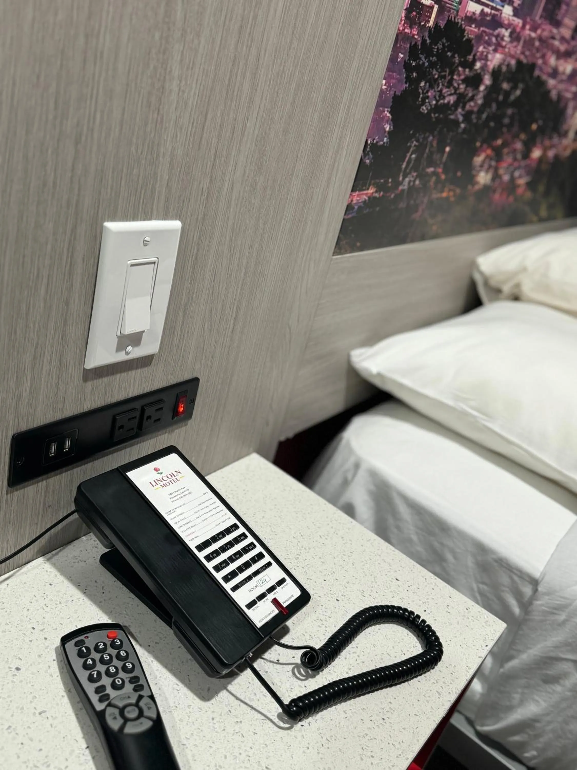 Bed in Lincoln Motel - Los Angeles, Hollywood Area