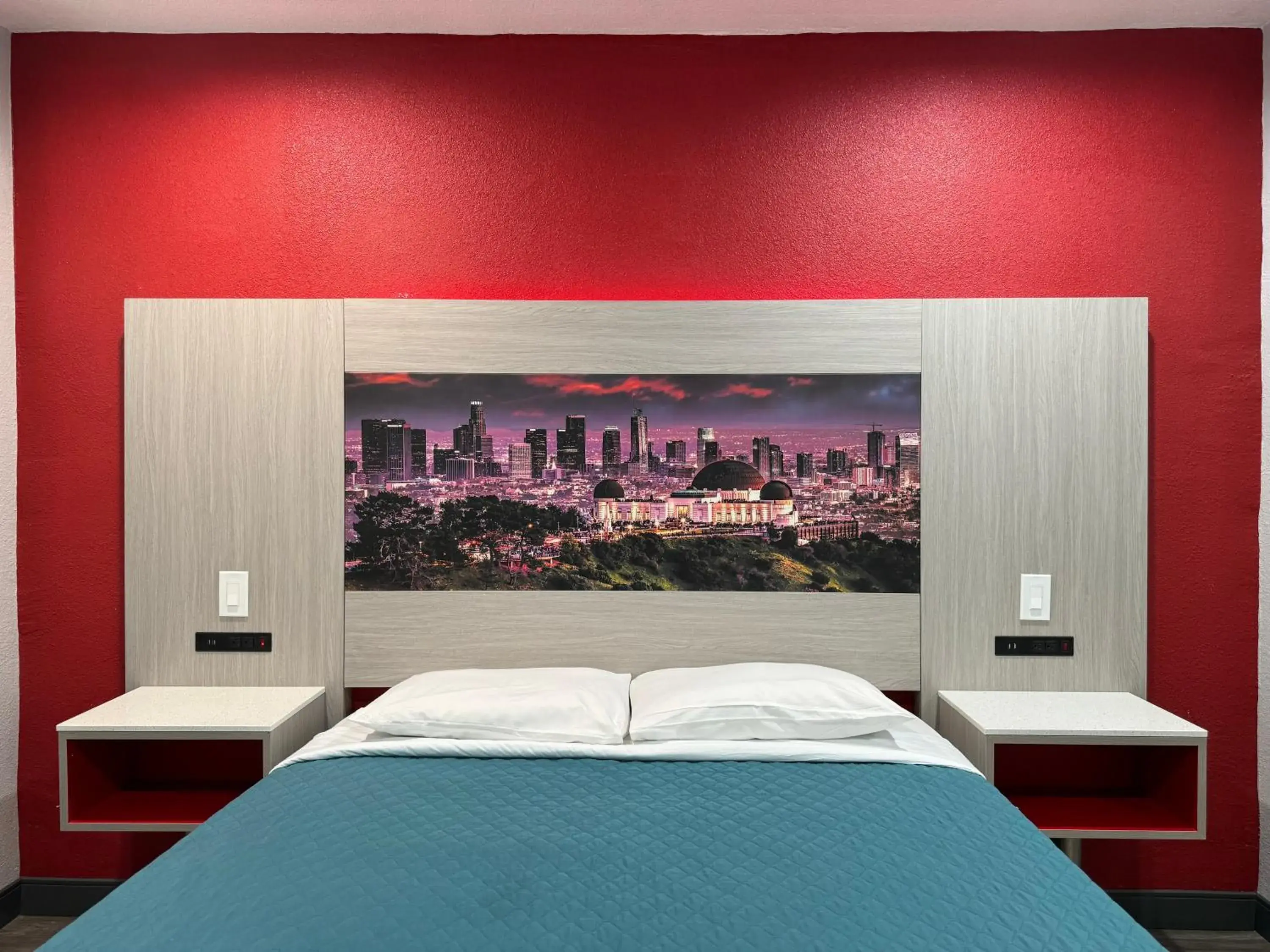 Bed in Lincoln Motel - Los Angeles, Hollywood Area Bed in Lincoln Motel - Los Angeles, Hollywood Area