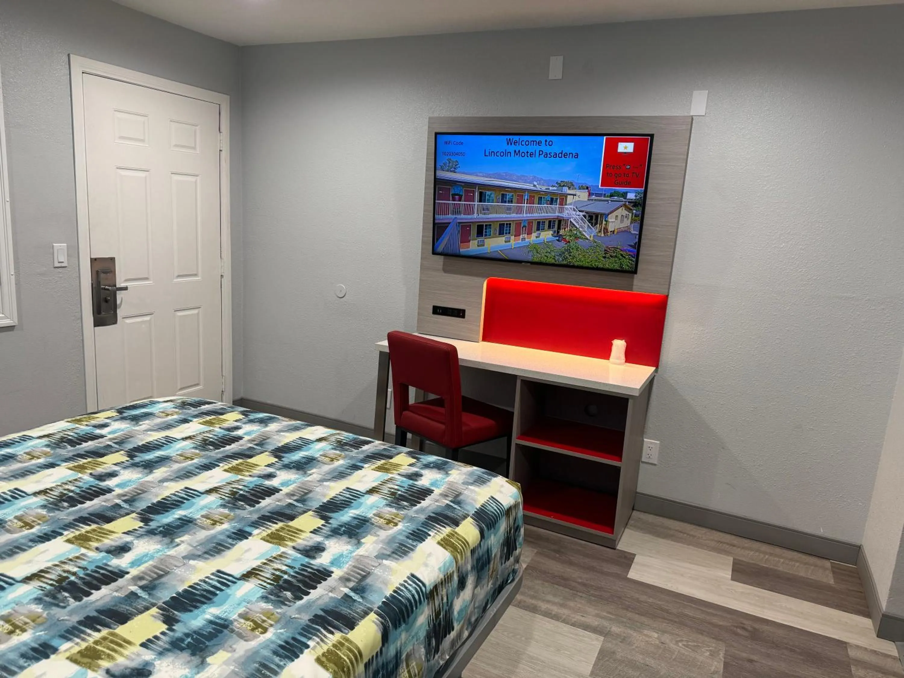 Bed in Lincoln Motel - Los Angeles, Hollywood Area