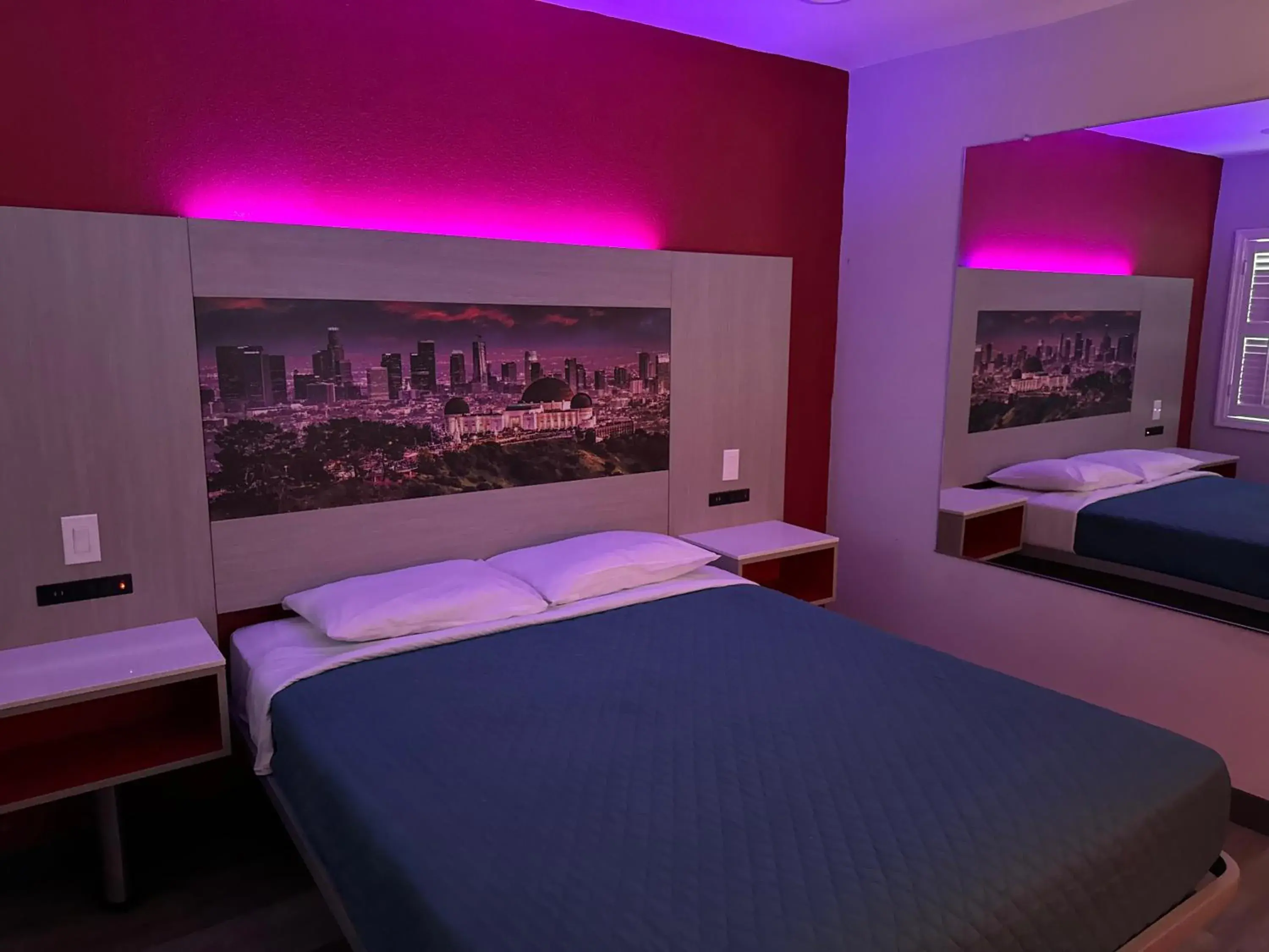 Bed in Lincoln Motel - Los Angeles, Hollywood Area Bed in Lincoln Motel - Los Angeles, Hollywood Area