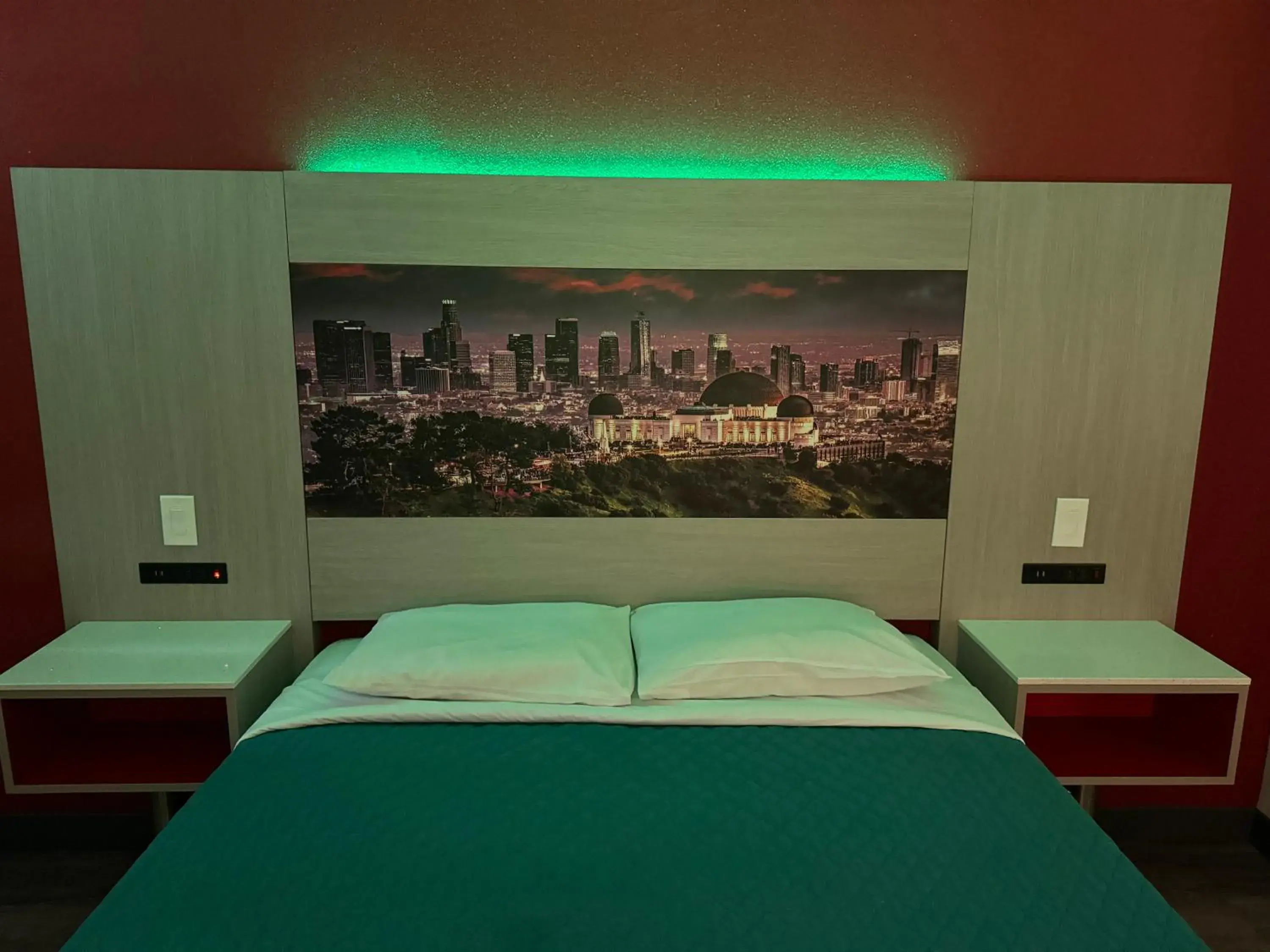 Bed in Lincoln Motel - Los Angeles, Hollywood Area Bed in Lincoln Motel - Los Angeles, Hollywood Area