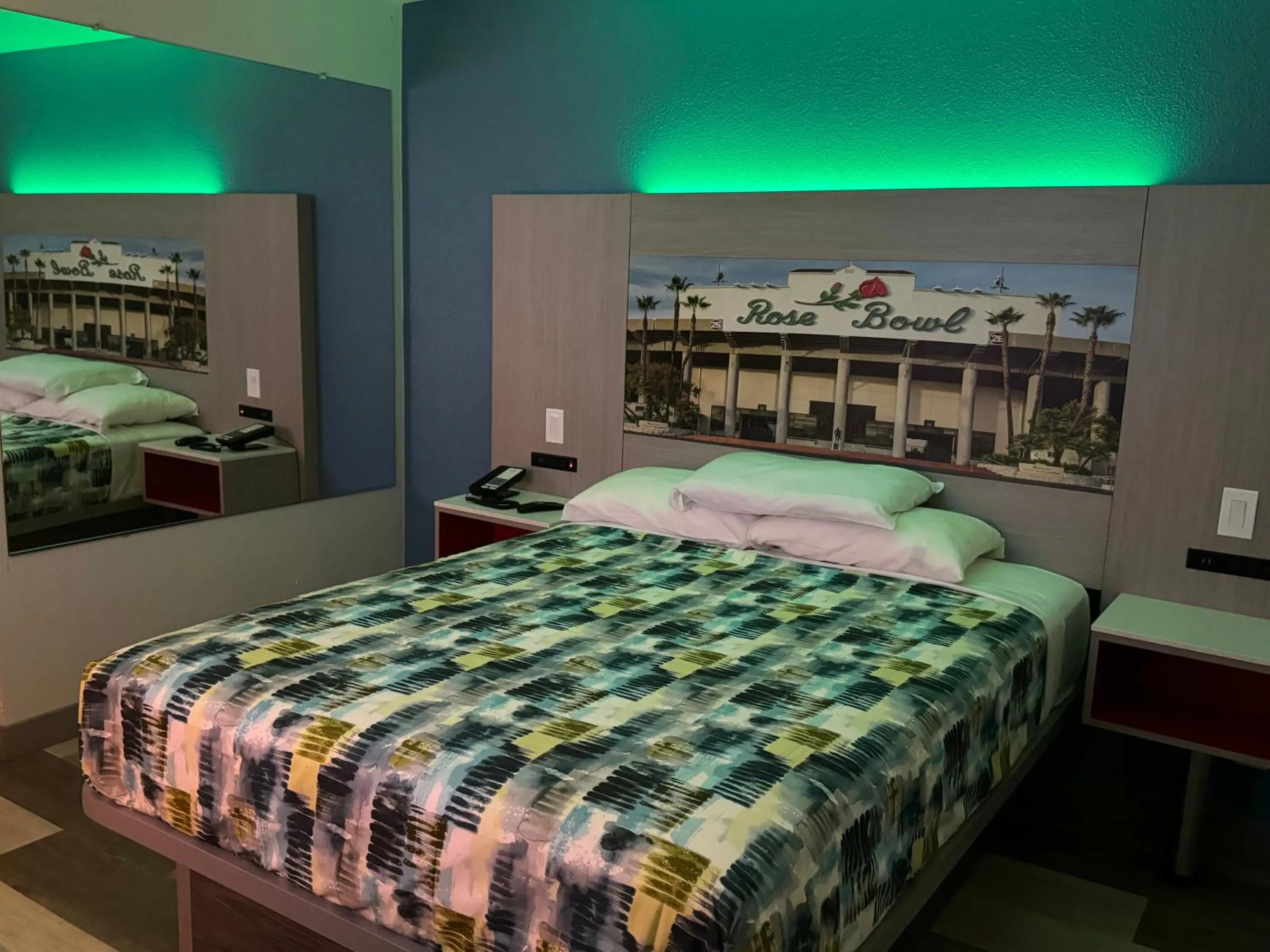 Bed in Lincoln Motel - Los Angeles, Hollywood Area