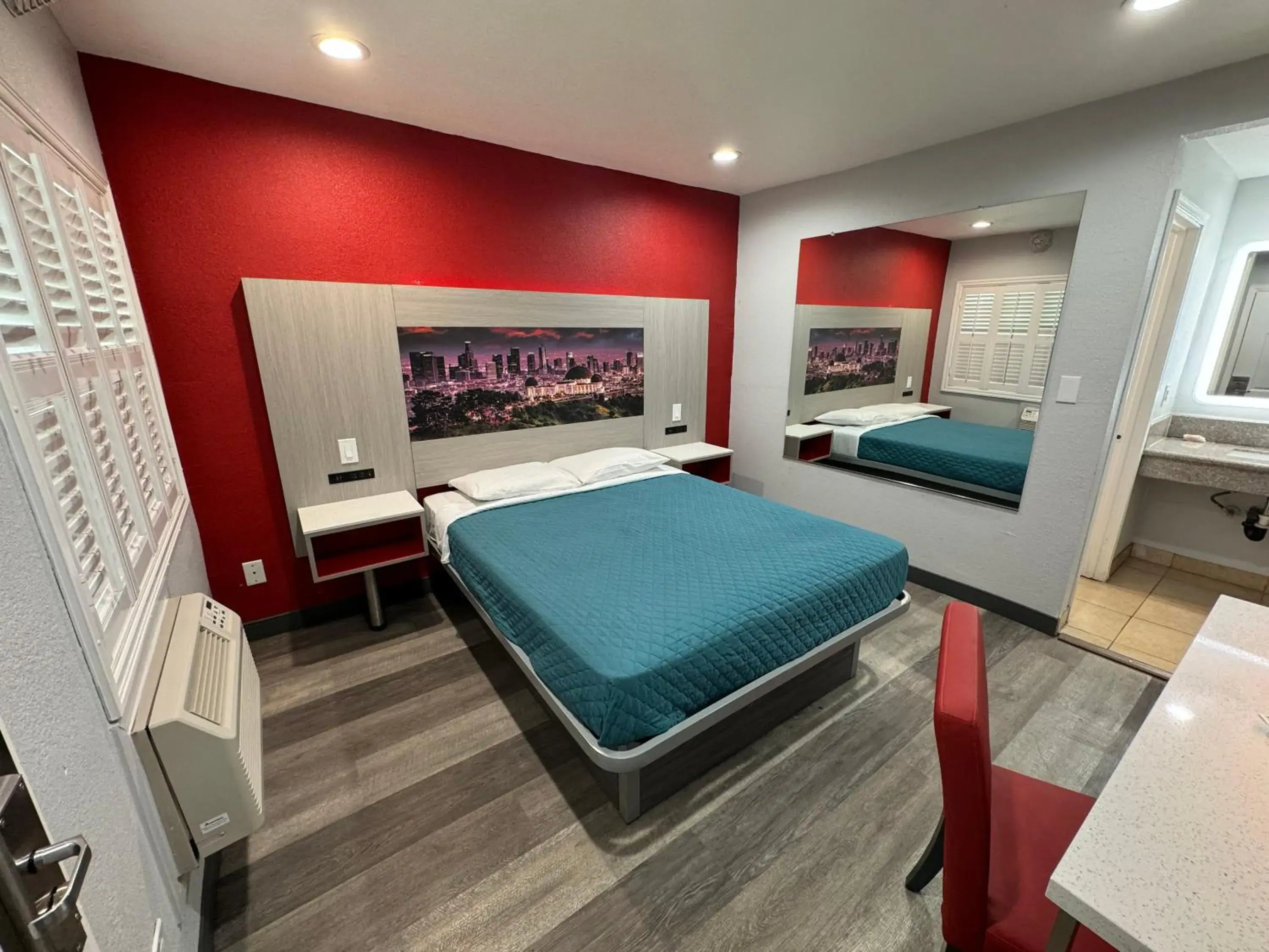 Bed in Lincoln Motel - Los Angeles, Hollywood Area Bed in Lincoln Motel - Los Angeles, Hollywood Area