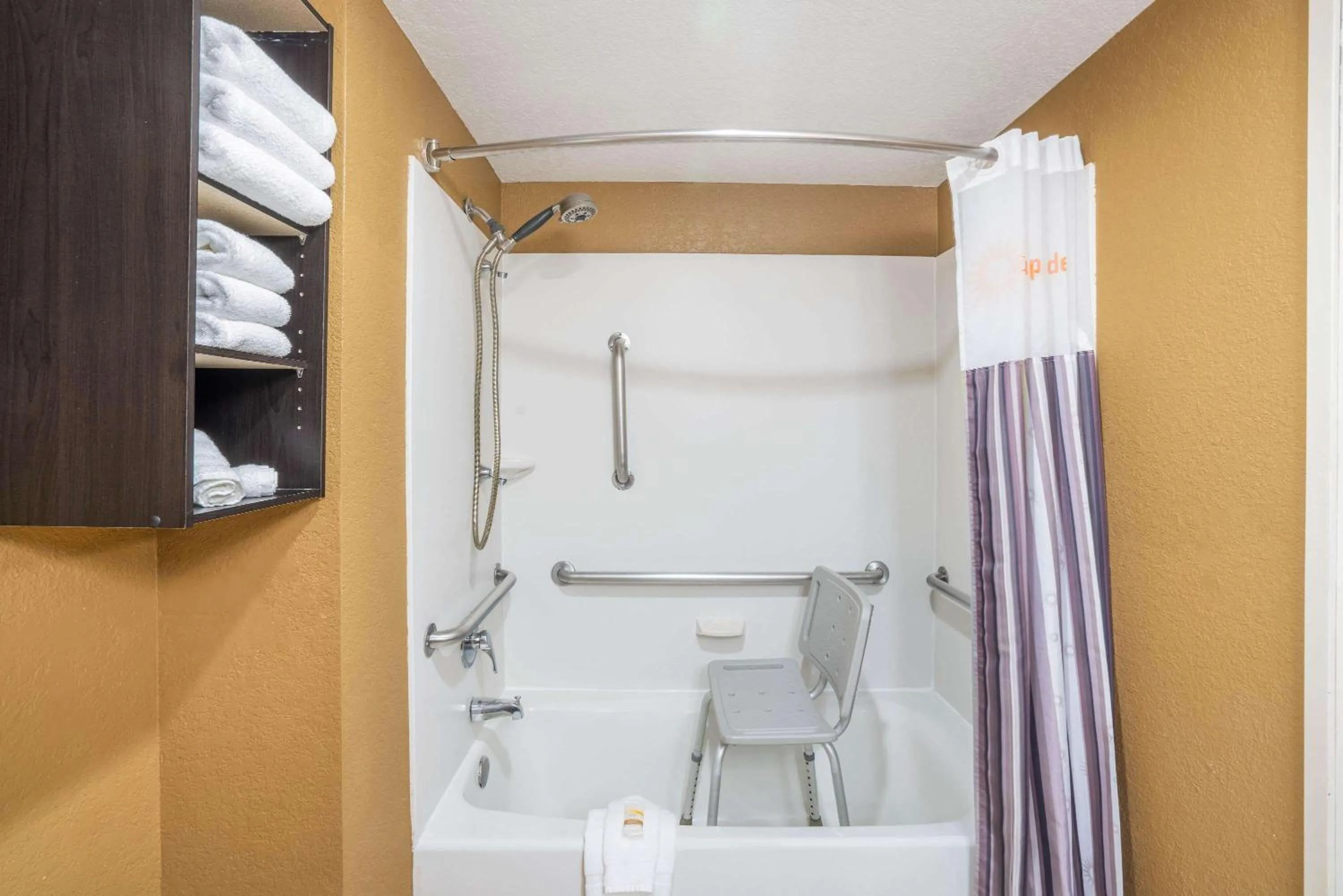 Bathroom in La Quinta by Wyndham Hot Springs