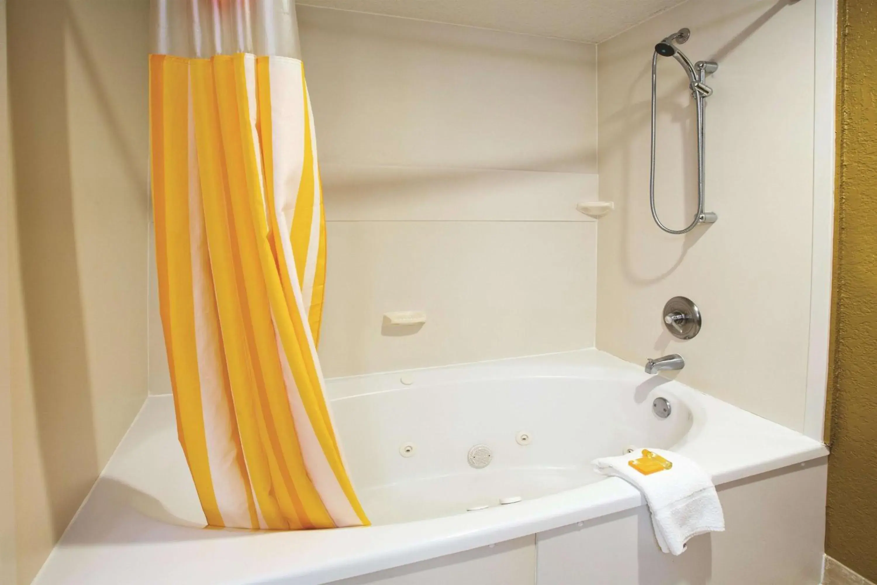 Photo of the whole room in La Quinta by Wyndham Hot Springs Photo of the whole room in La Quinta by Wyndham Hot Springs