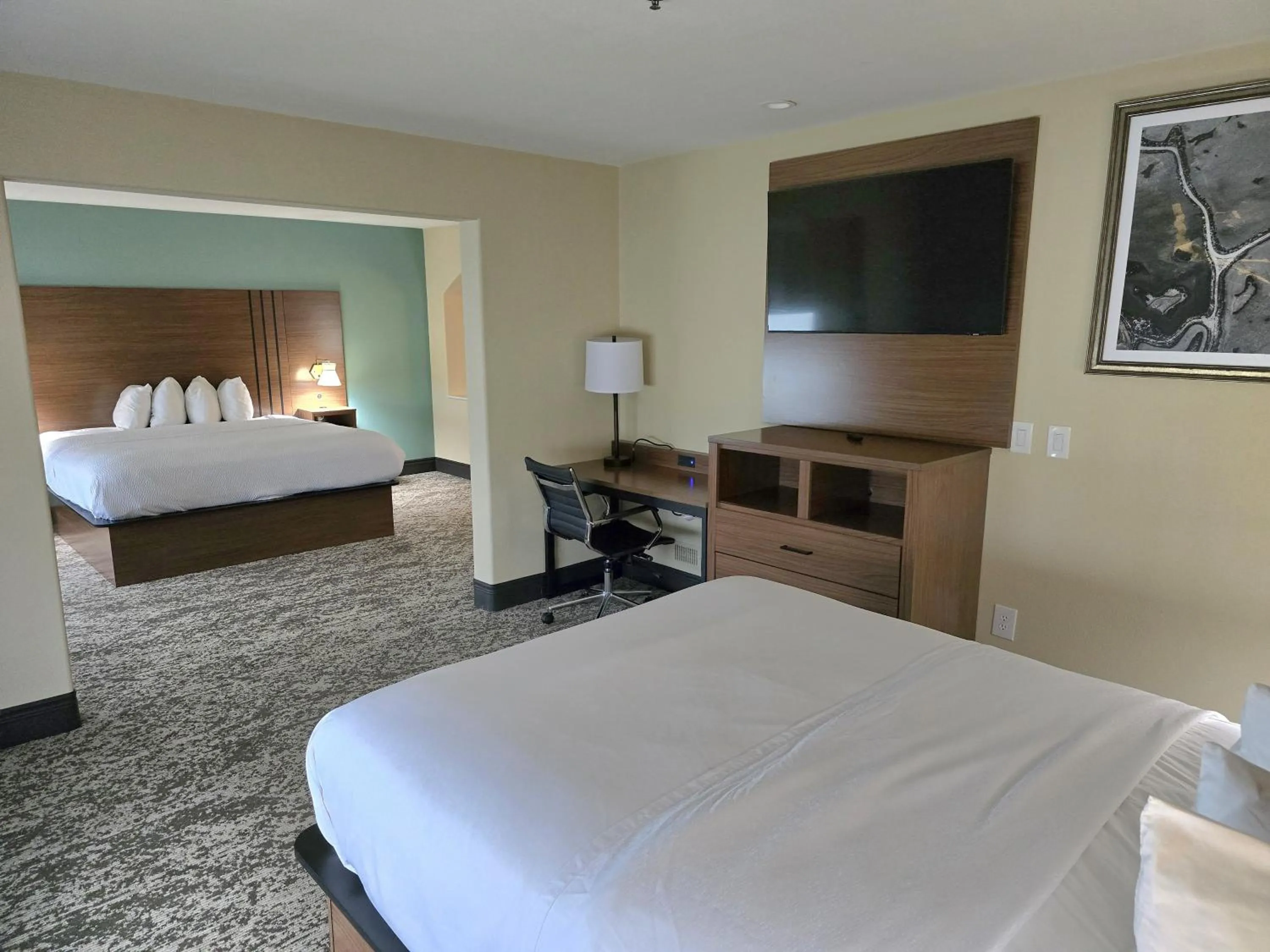 Bed in Best Western Casa Villa Suites